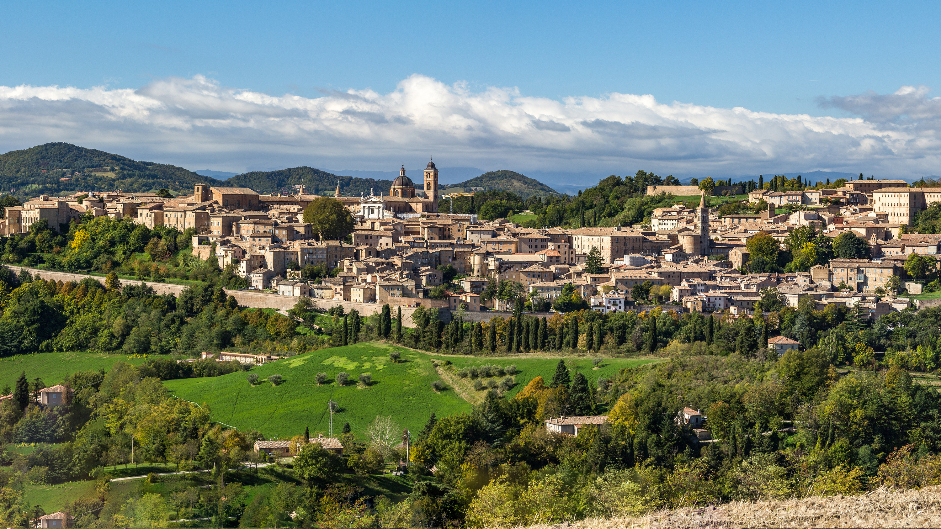 Urbino renaissance appearance, Italian city, 3000x1690 HD Desktop