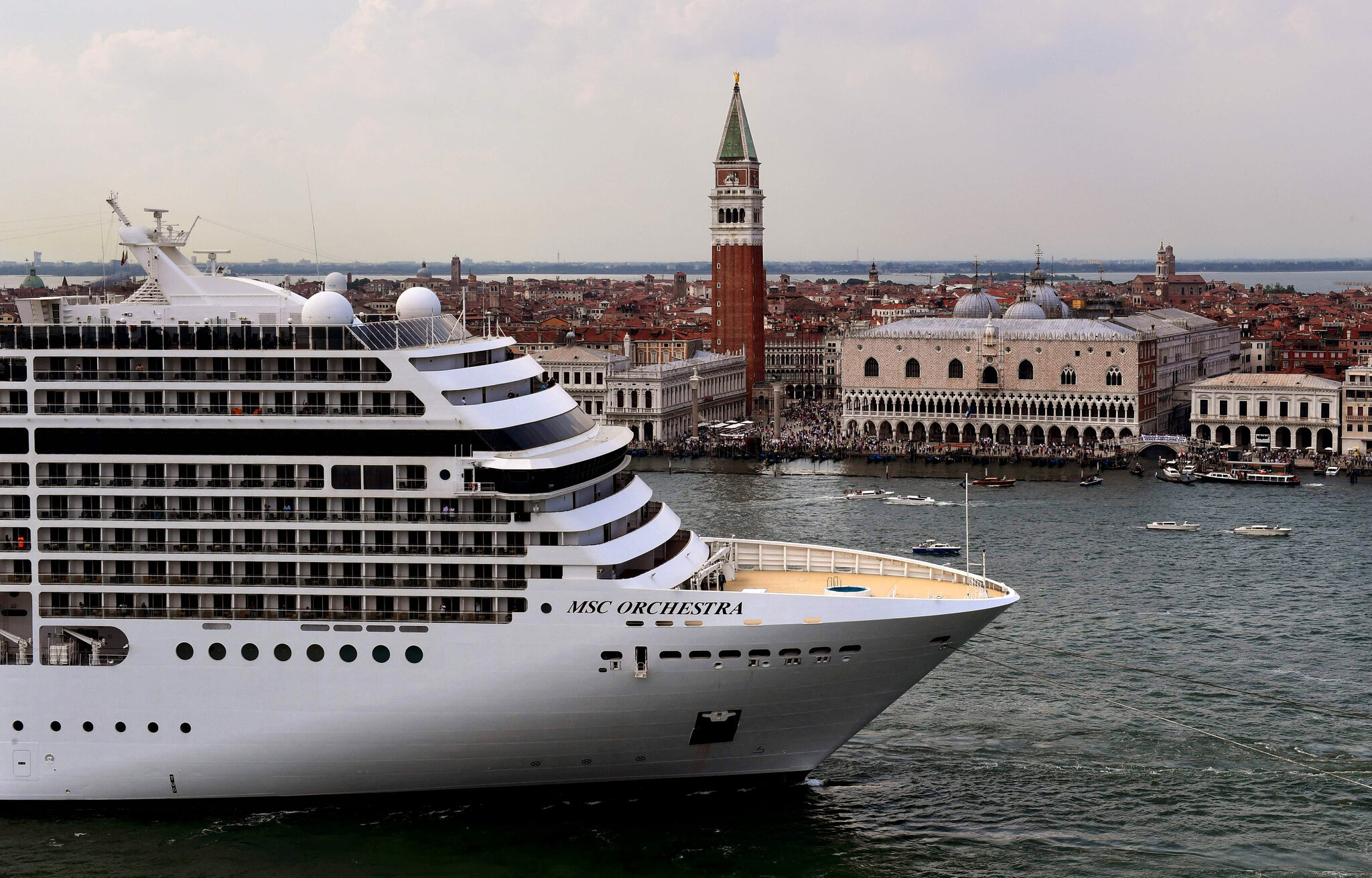 Cruiser (Ship): MSC Orchestra, Built in 2007, Accommodate 2,550 passengers in 1,275 cabins. 2050x1320 HD Background.