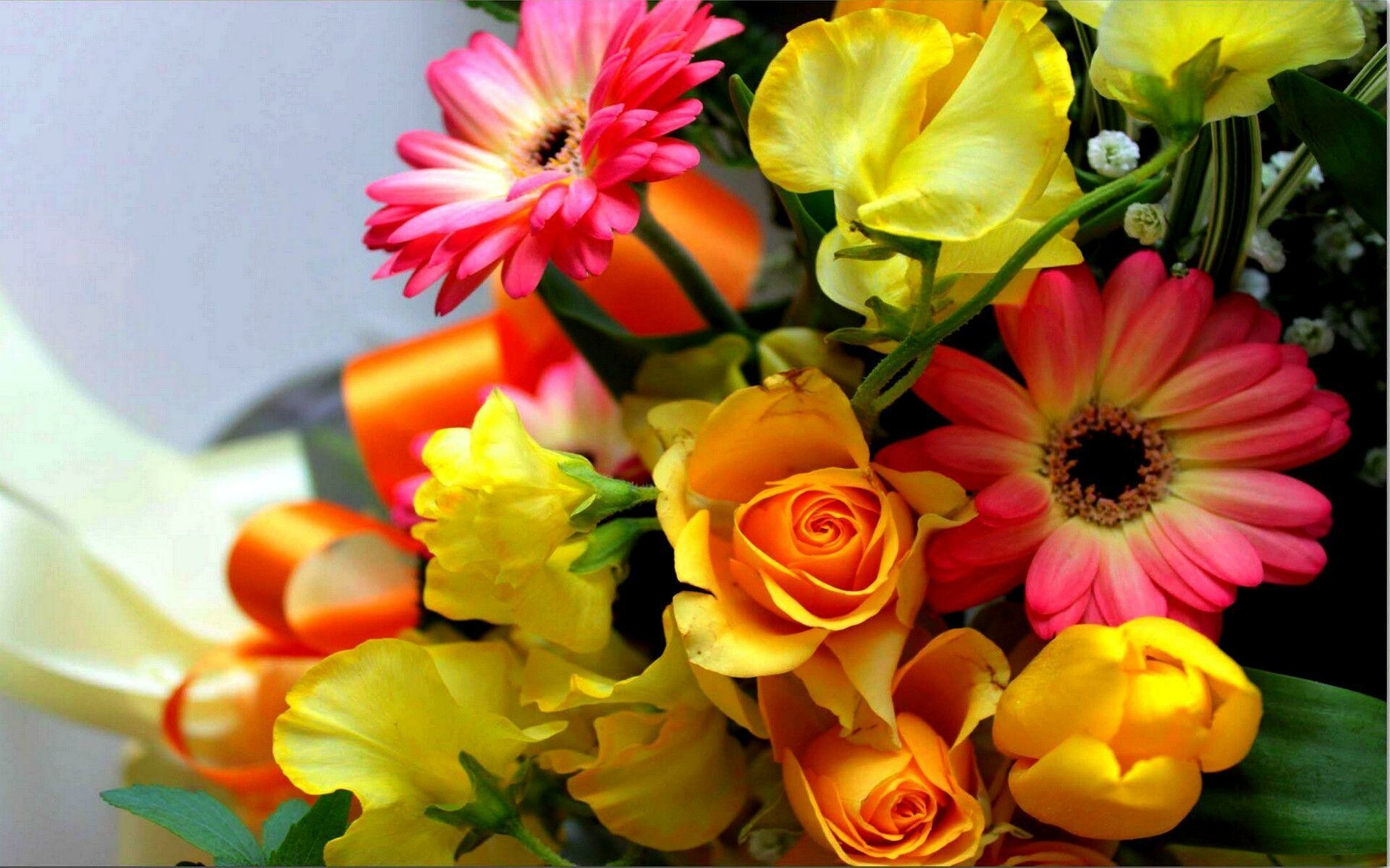 Flower Bouquet: An arrangement of flowers that is usually given as a present. 1920x1200 HD Background.