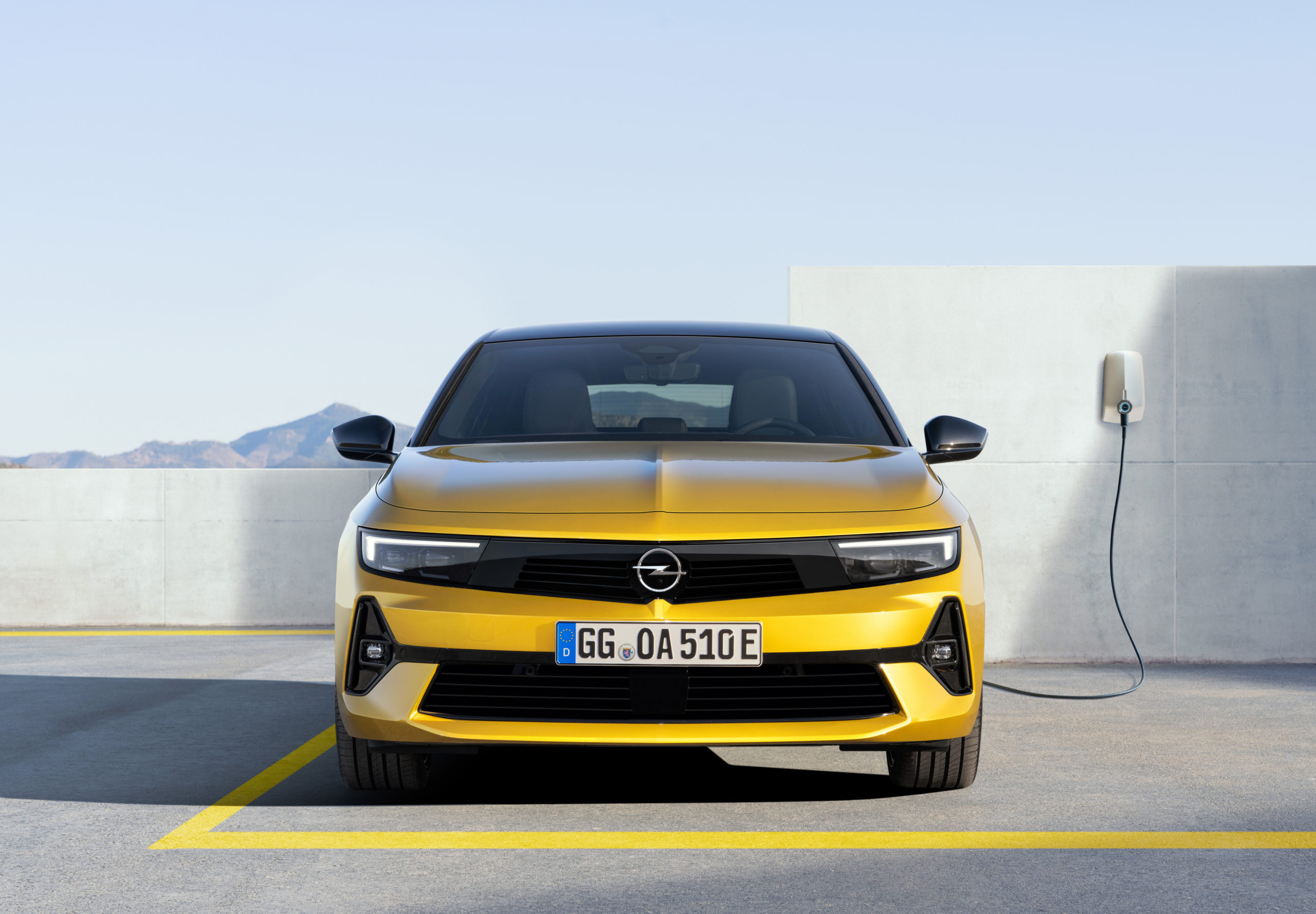 Opel Astra, Bold design, Plug-in hybrid technology, Exhilarating performance, 2560x1780 HD Desktop