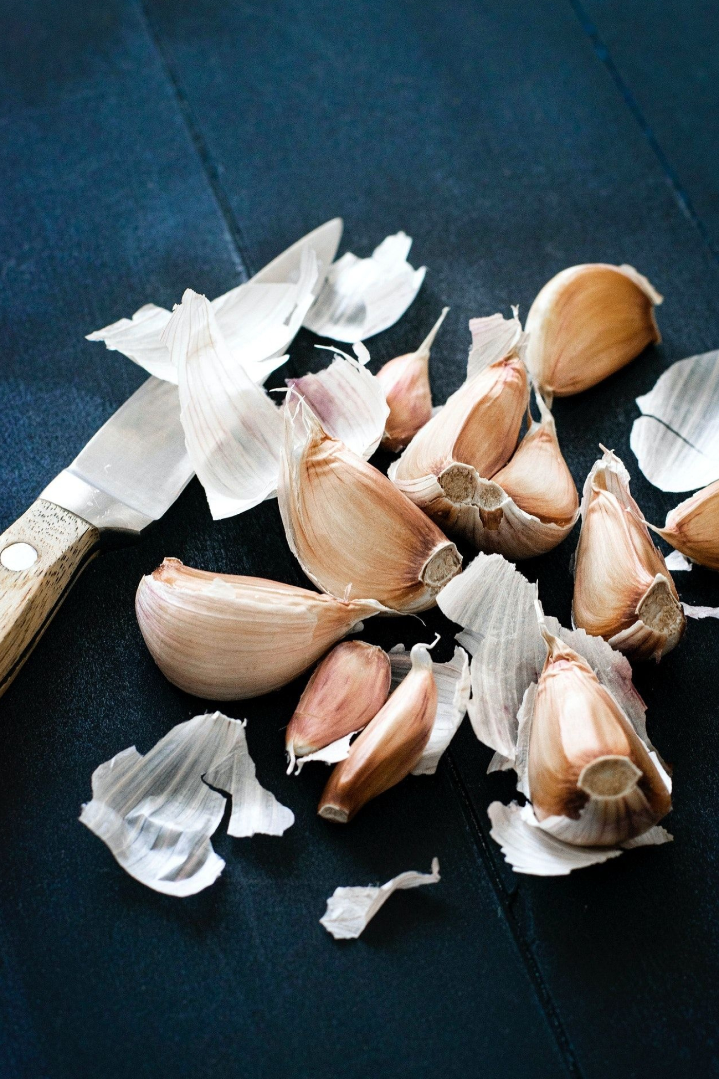 Natural garlic, Fresh produce, Premium food image, Kitchen inspiration, 1400x2100 HD Handy