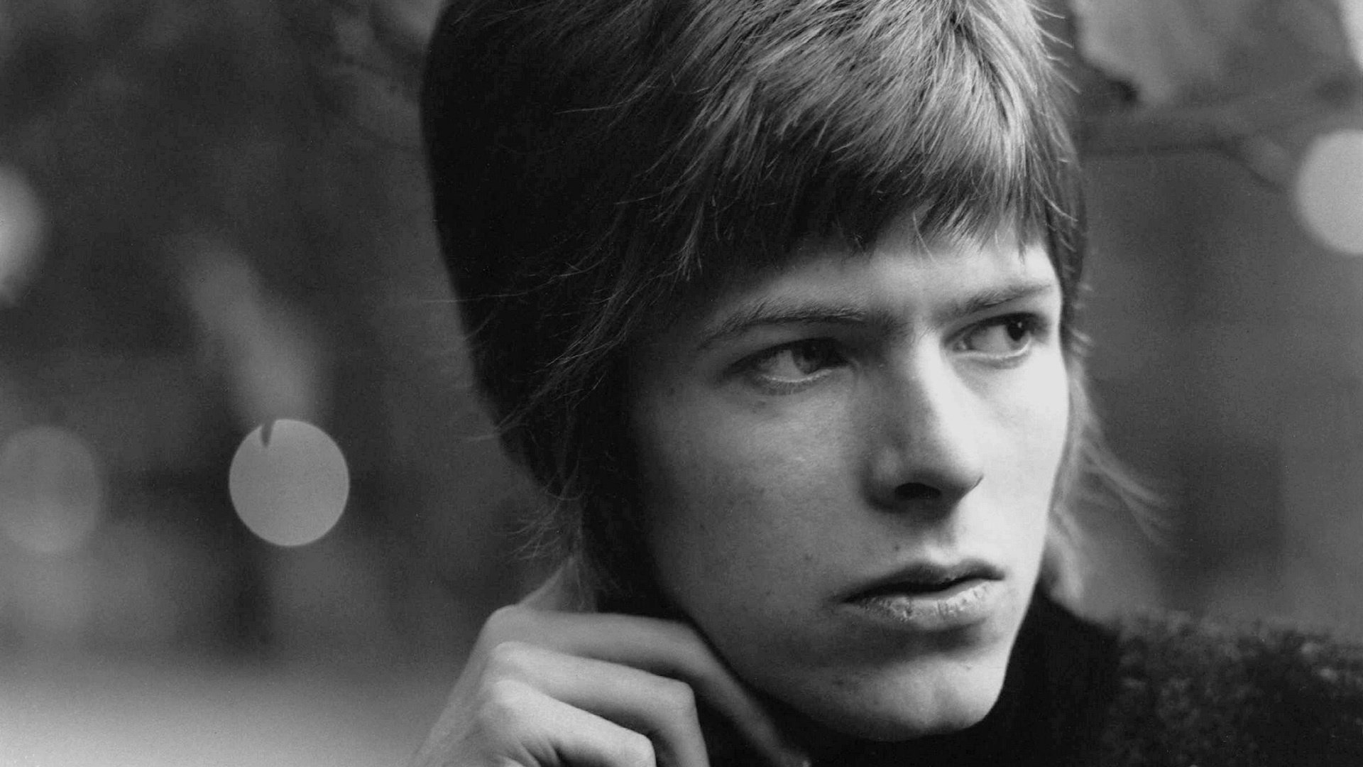 David Bowie: "Moonage Daydream" was originally recorded in February 1971. 1920x1080 Full HD Background.