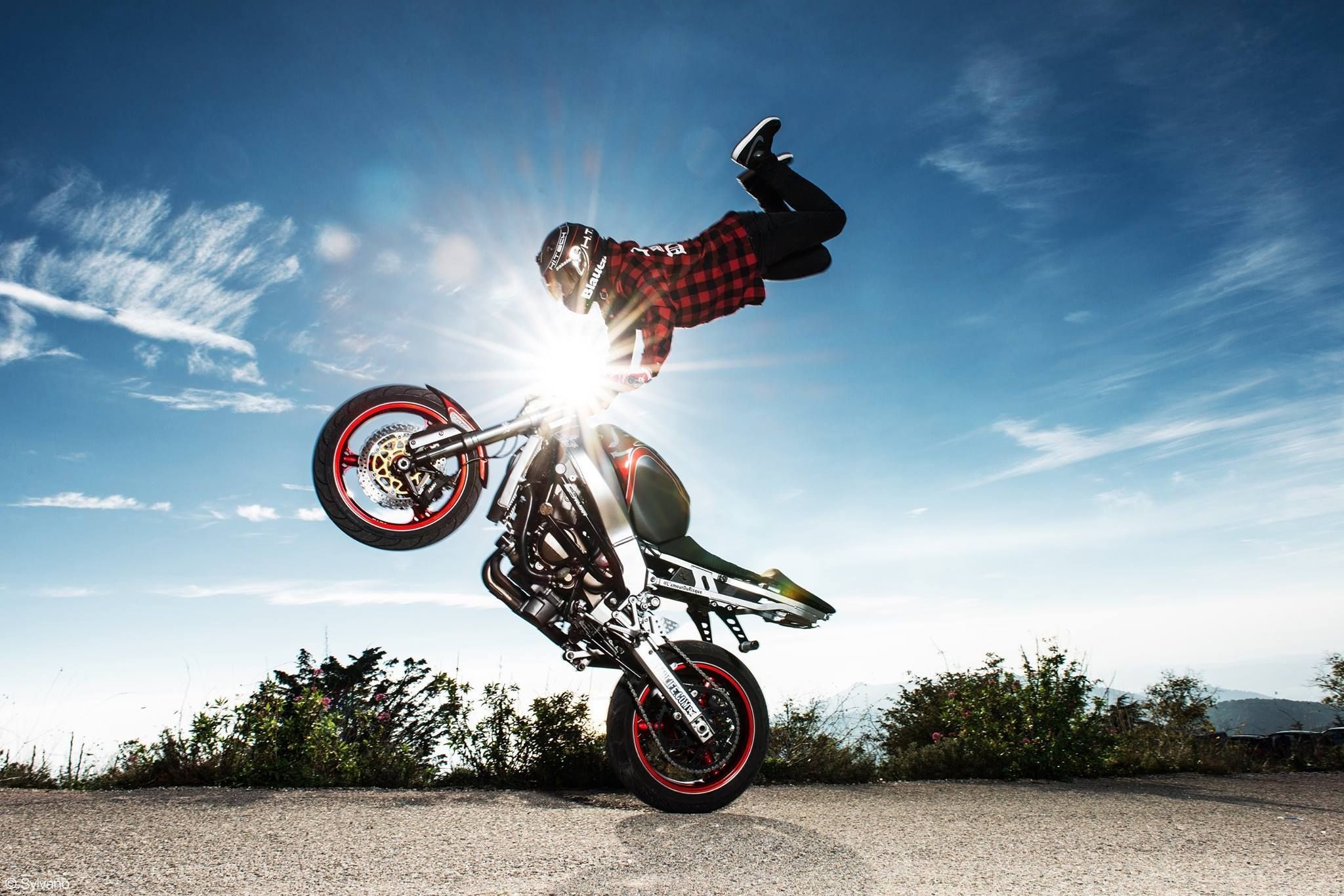 Stunt: Honda stunt bike, Acrobatics in the air, Wheelstand combination. 2050x1370 HD Background.