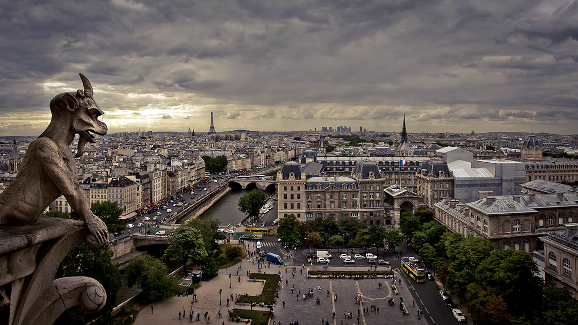 Paris: Notre-Dame de Paris, Sculpture, Urban design, Cityscape. 1920x1080 Full HD Wallpaper.