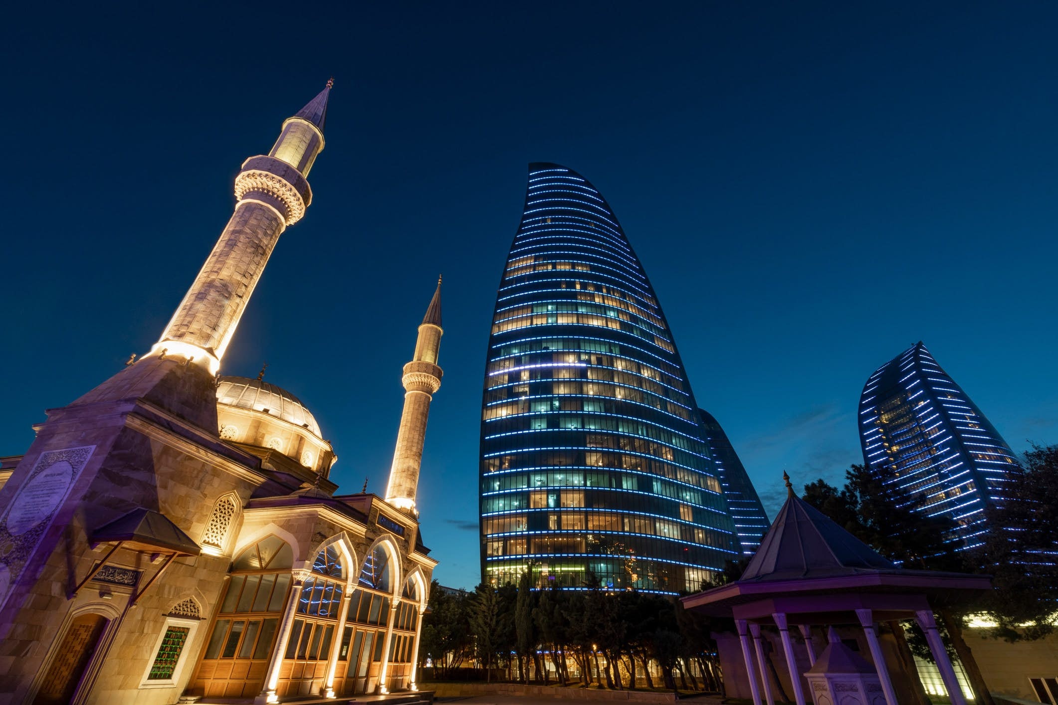 Azerbaijan: The former Soviet Republic, Baku. 2130x1420 HD Background.