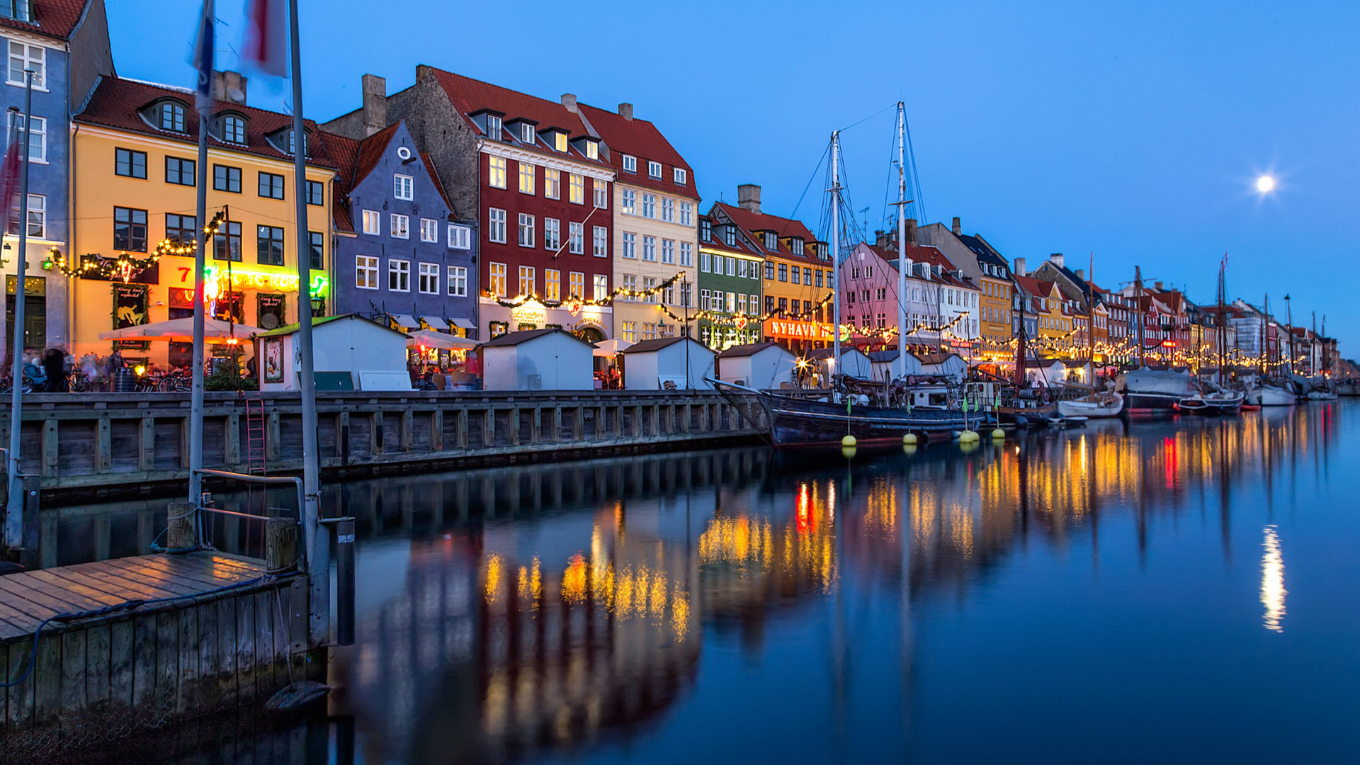 Nyhavn district, Christmas market, Copenhagen, Reflection on water, 1920x1080 Full HD Desktop