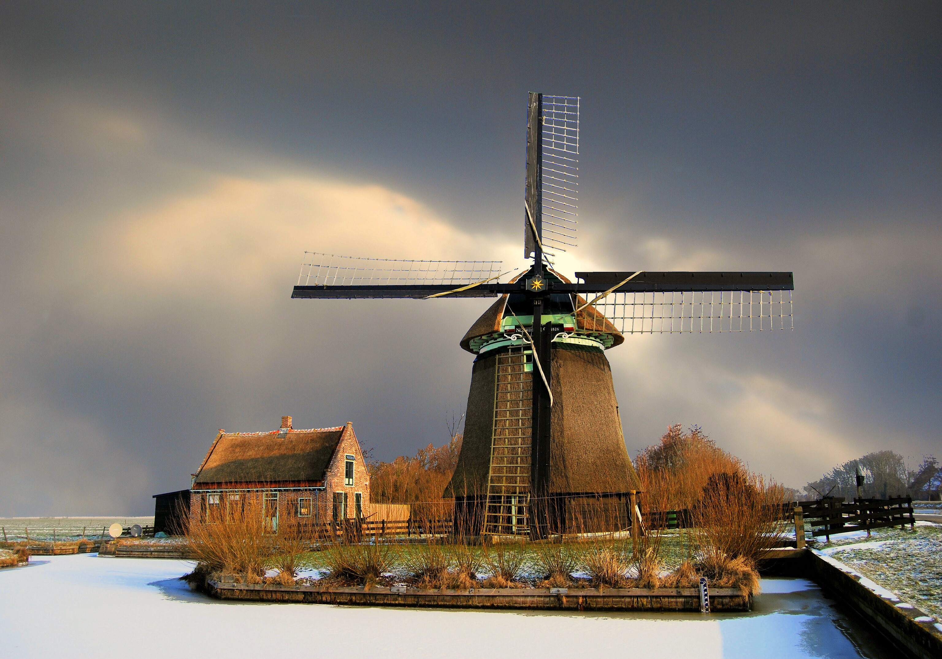 Netherlands: Holland, Kinderdijk, Windmill. 3080x2150 HD Background.