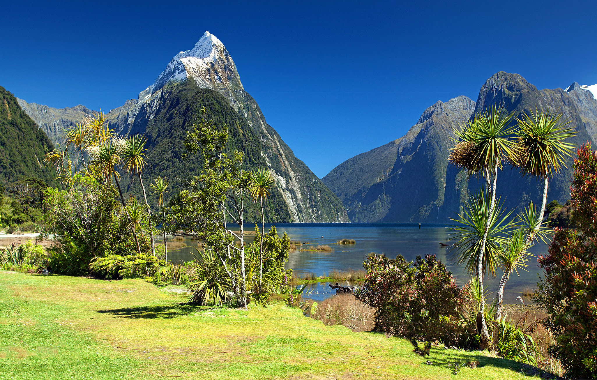 South Island, New Zealand, Lake and mountains, Landscape photograph, 2050x1310 HD Desktop