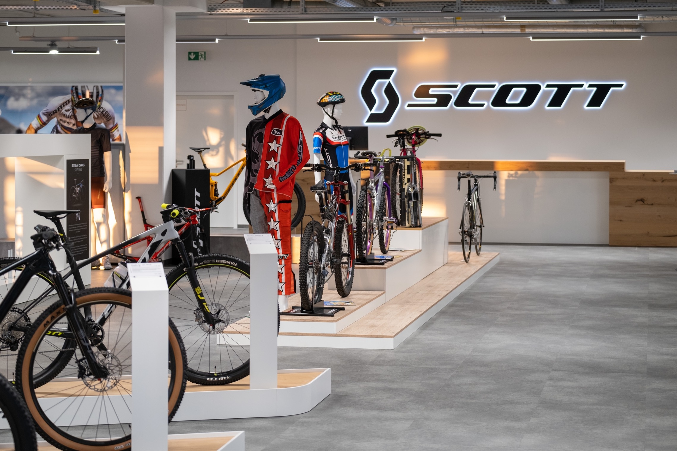 Scott Sports, Public showroom, Neuheiten in Garching, Munich, 2280x1520 HD Desktop