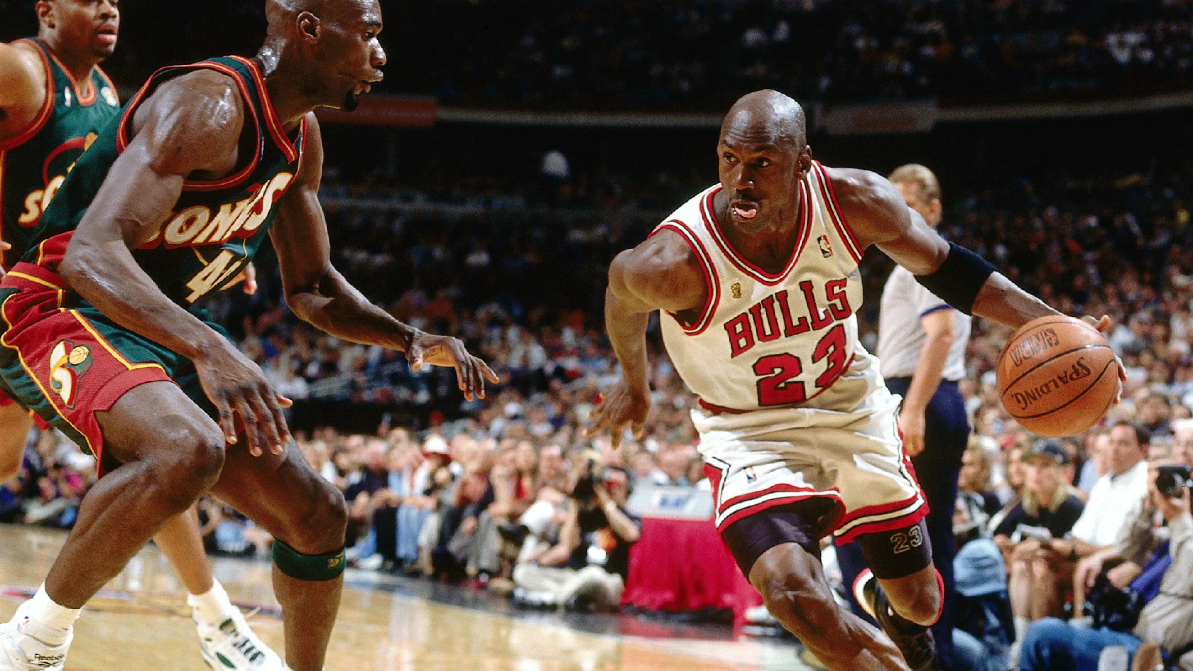 Chicago Bulls: The team played its first game during the 1966–67 NBA season, Michael Jordan. 3840x2160 4K Background.