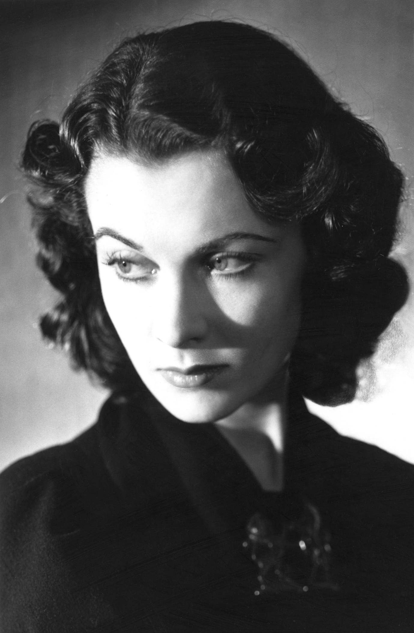 Vivien Leigh, Unmatched talent, Enthralling performances, Timeless beauty, 1380x2120 HD Phone