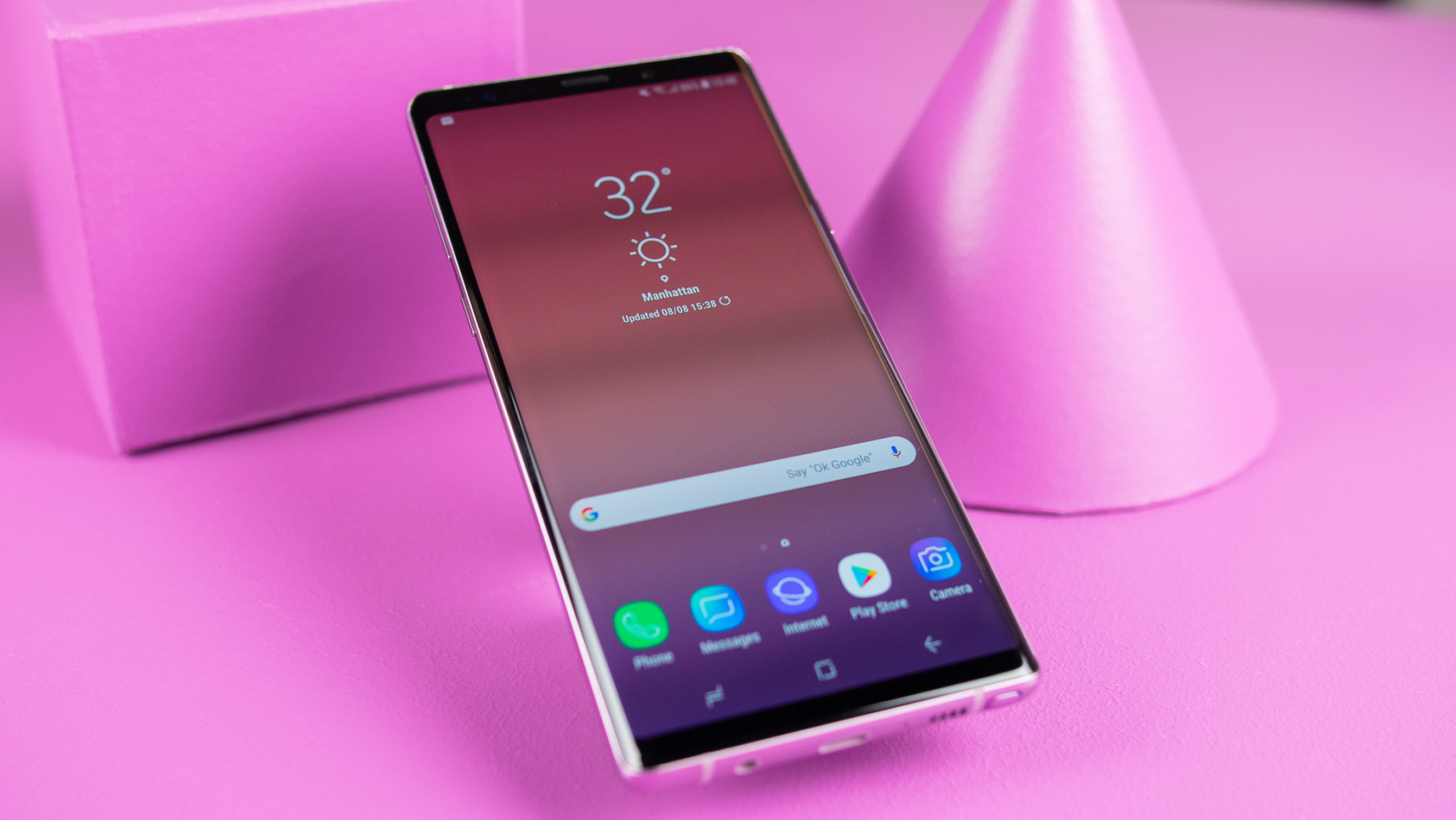 Samsung: Galaxy Note 9, An Android-based phablet, “Best Phone of the Year” award by Consumer Report. 2560x1450 HD Wallpaper.