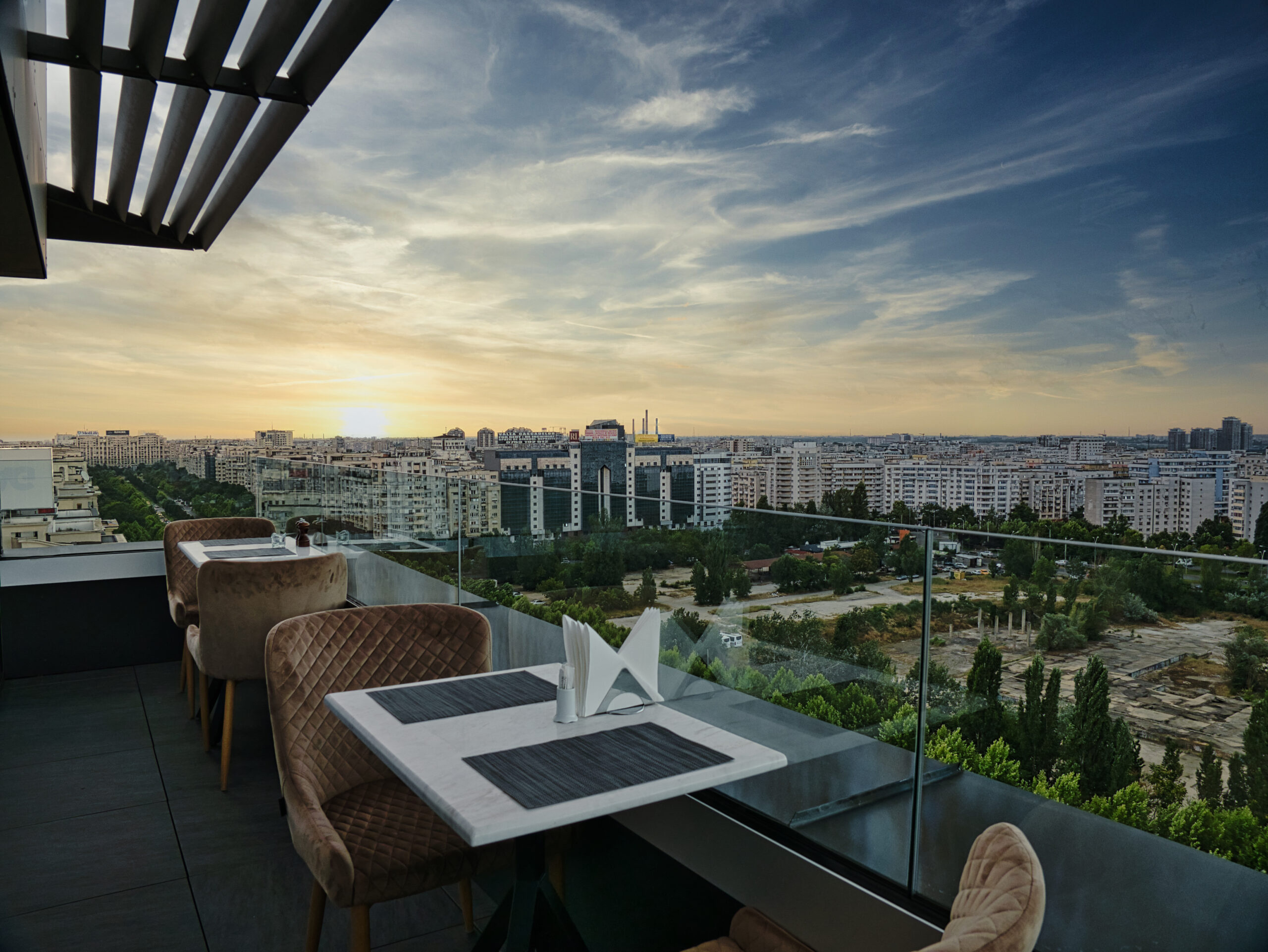 amethyst sky bar, union plaza hotel, bucharest, 2560x1930 HD Desktop