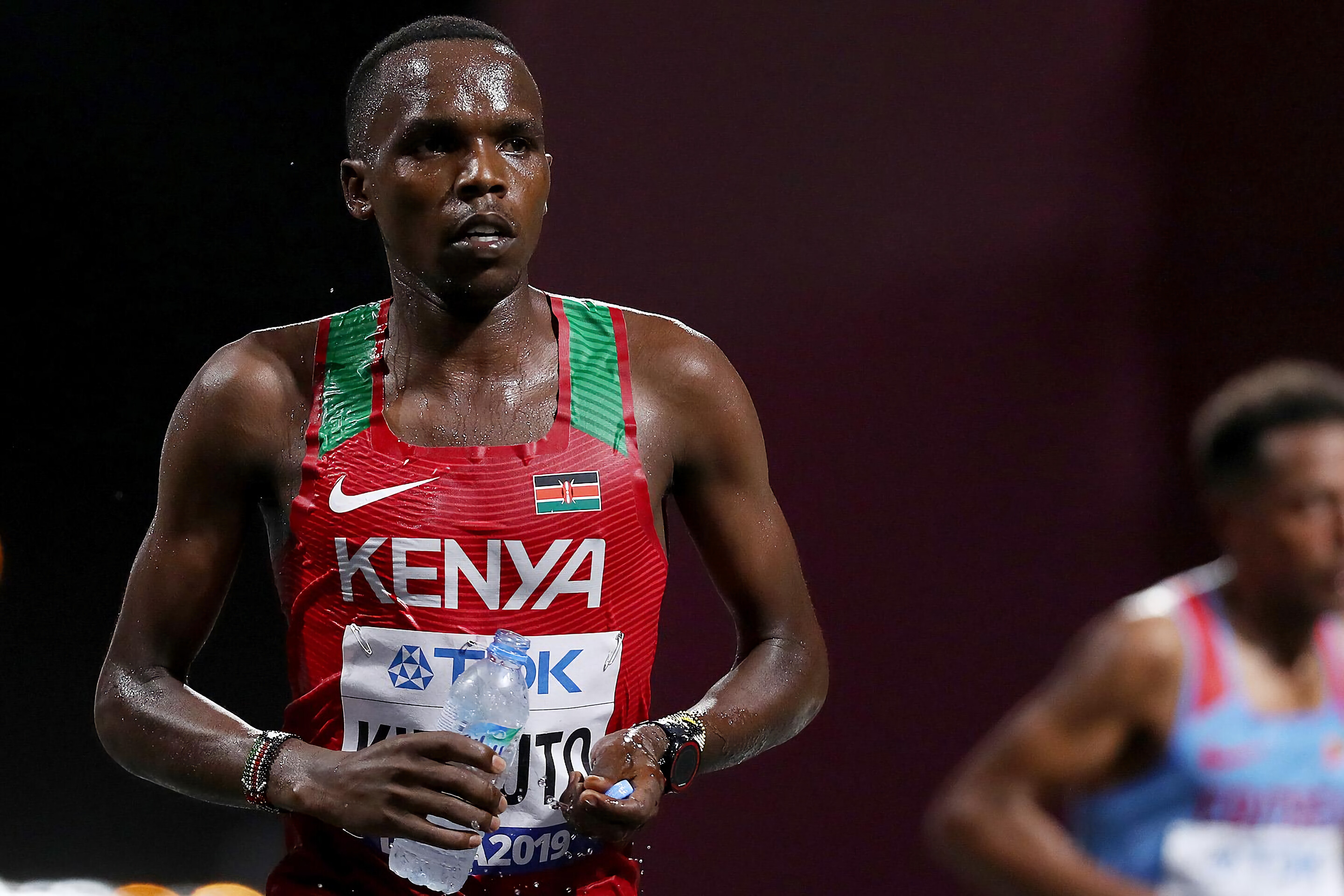 Amos Kipruto, Long-distance expert, Marathon star, Record-breaking speed, 2880x1920 HD Desktop