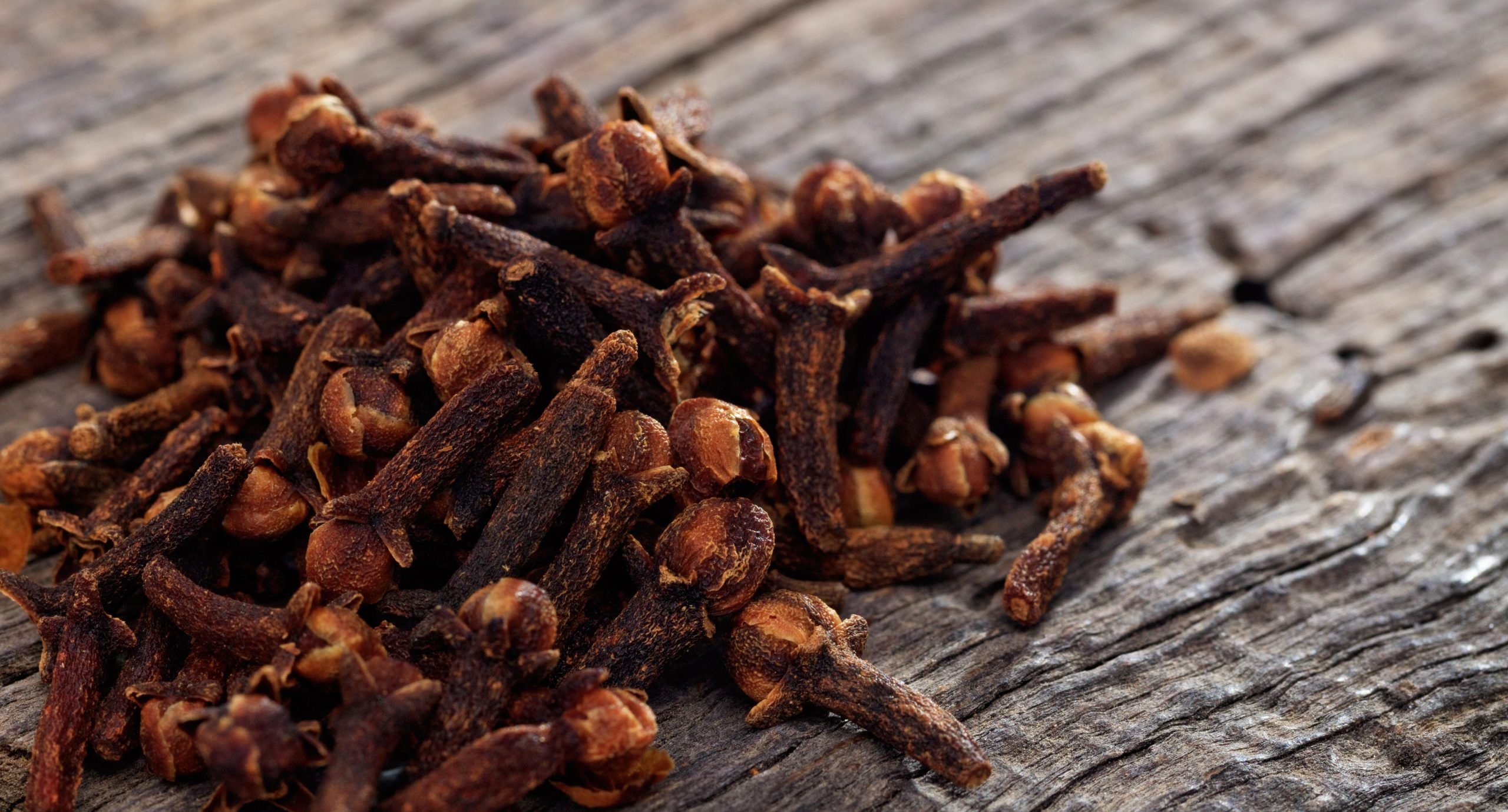 Top-quality cloves, Aromatic spice, Fragrant delight, Culinary excellence, 2560x1380 HD Desktop