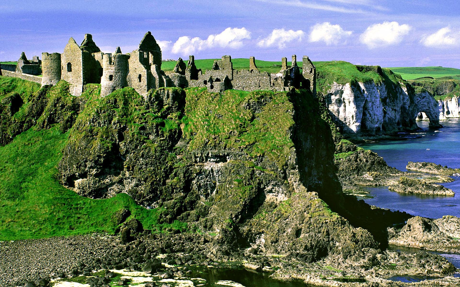 Northern Ireland: Dunluce Castle, Located between Portballintrae and Portrush. 1920x1200 HD Background.
