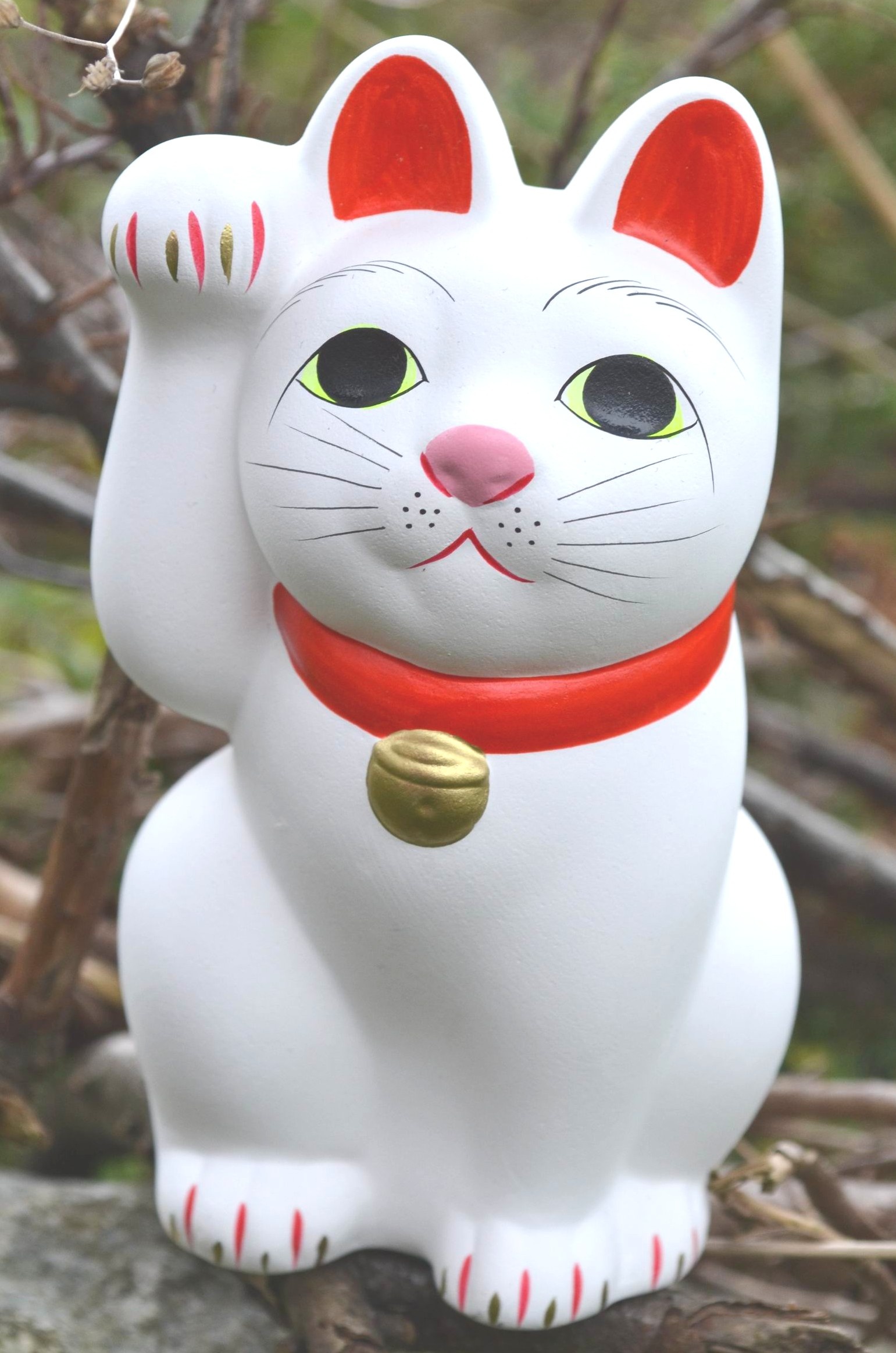 Japanese Lucky Cat, Path to Gotokuji, Lucky cat shrine, Maneki neko, 1550x2330 HD Phone