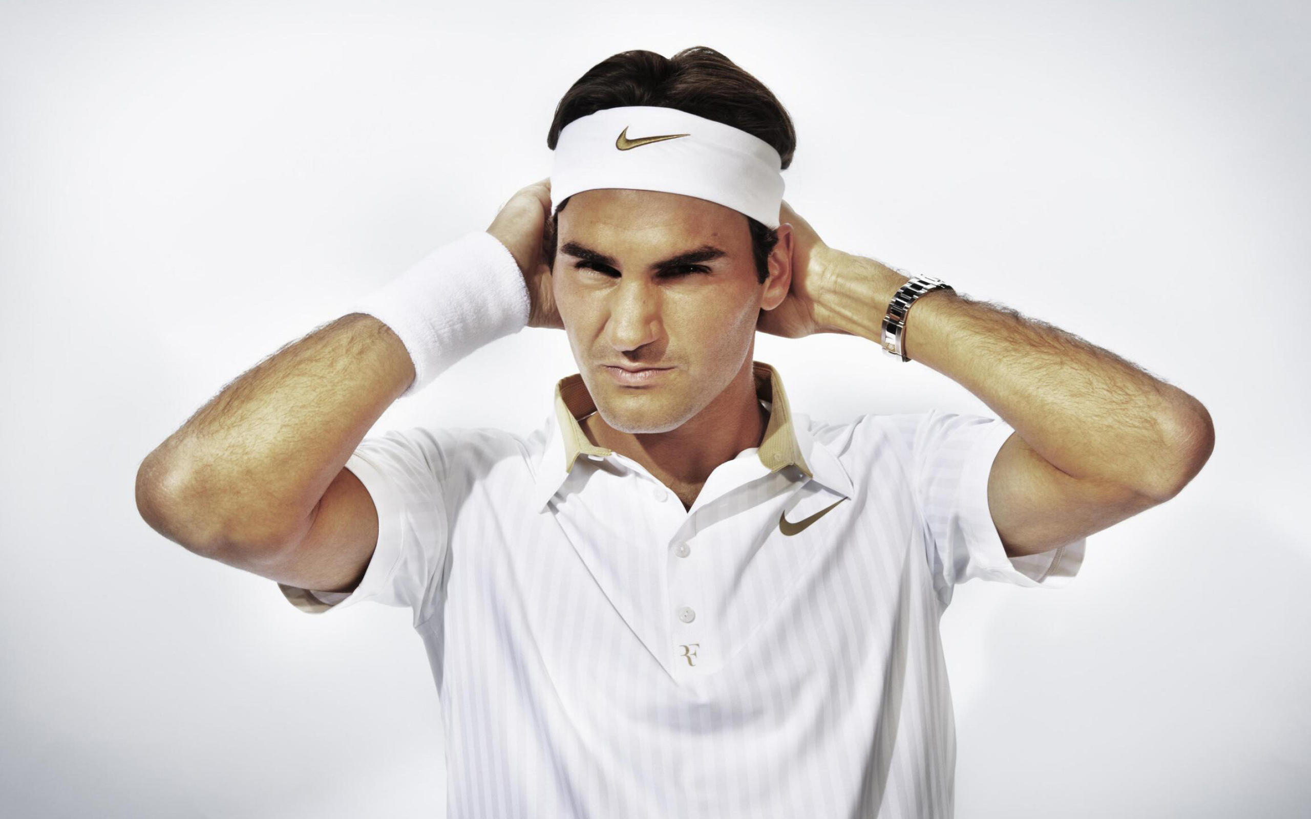 Roger Federer: He played in 21 out of 28 major singles finals between 2003 and 2009. 2560x1600 HD Background.