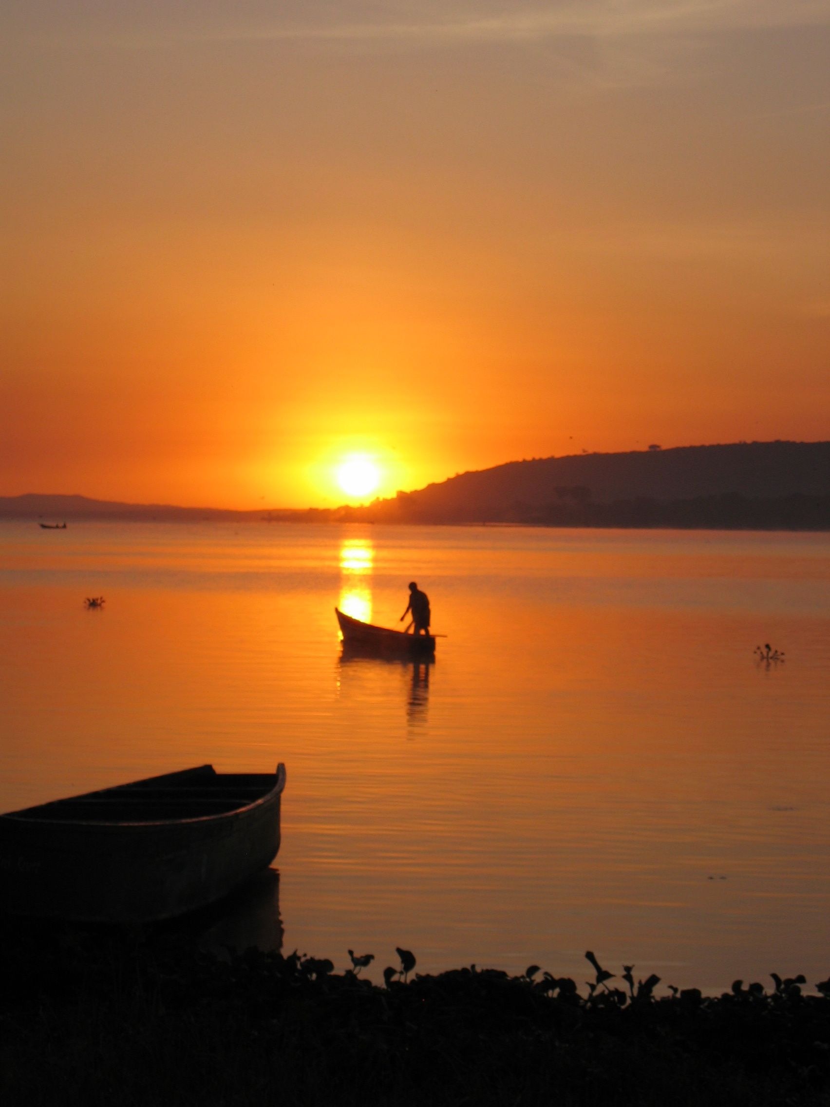 Lake Victoria, Uganda, Amazing sunsets, Africa travel, 1710x2280 HD Handy