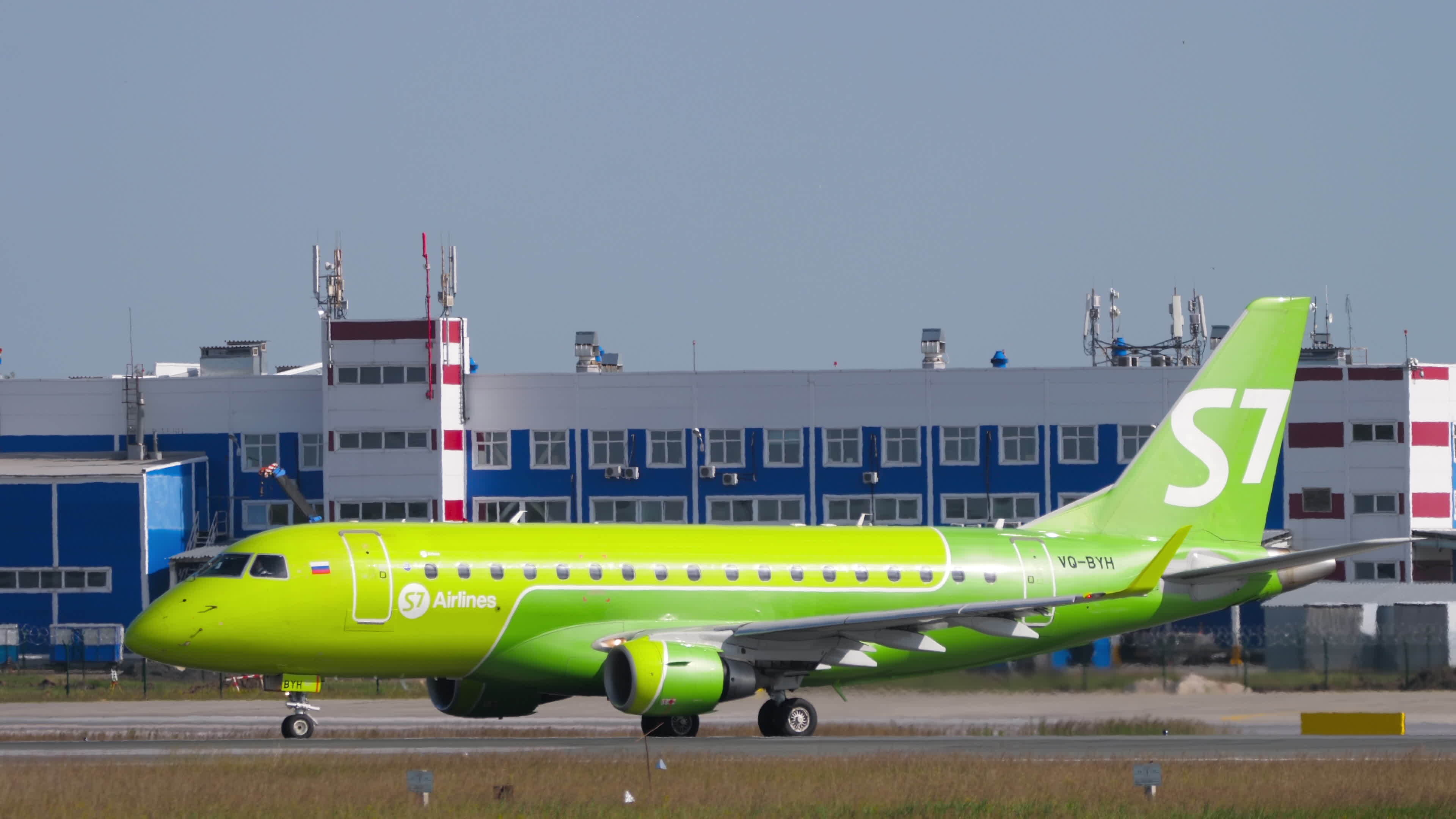 Embraer 170, S7 Airlines, Taxiing on runway, Travel stock footage, 3840x2160 4K Desktop