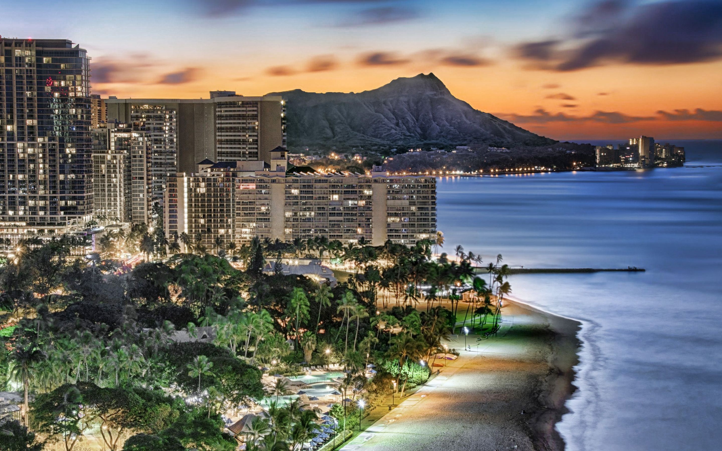Honolulu: Desktop wallpapers of Waikiki. 2880x1800 HD Wallpaper.