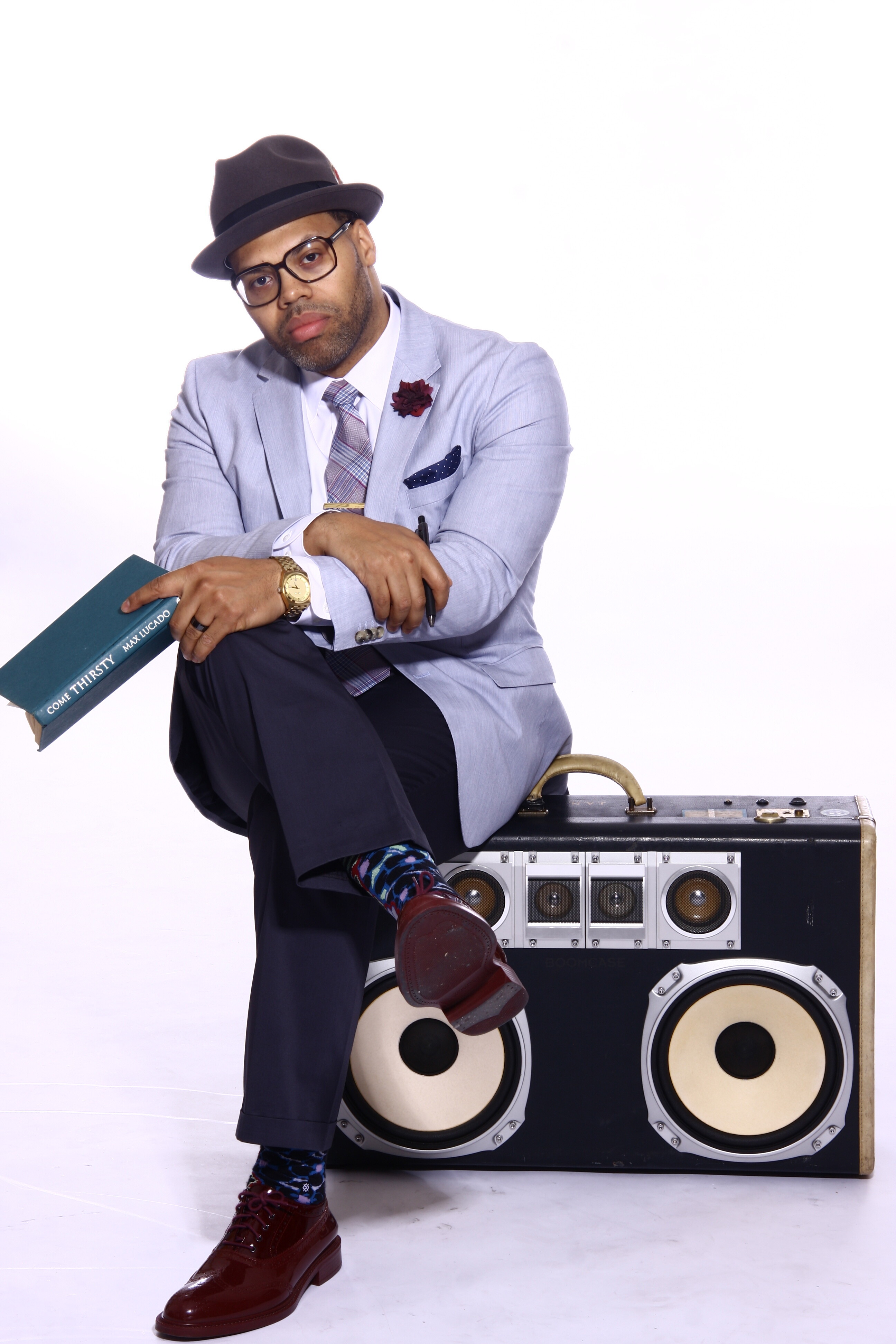 Eric Roberson, Timeless classics, Melodic journey, Soulful expression, 2600x3890 4K Handy