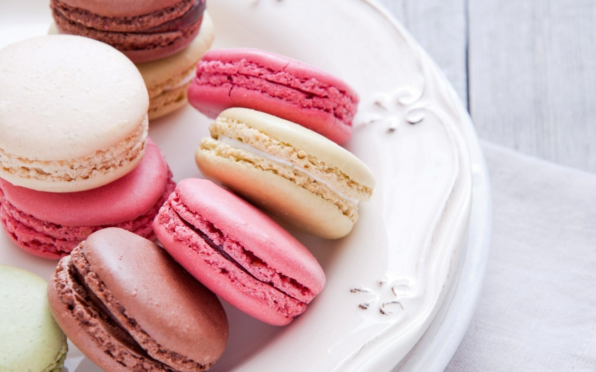 Sweets: Cookies, Macarons, Introduced in France by the Italian chef of queen Catherine de Medici. 1920x1200 HD Background.