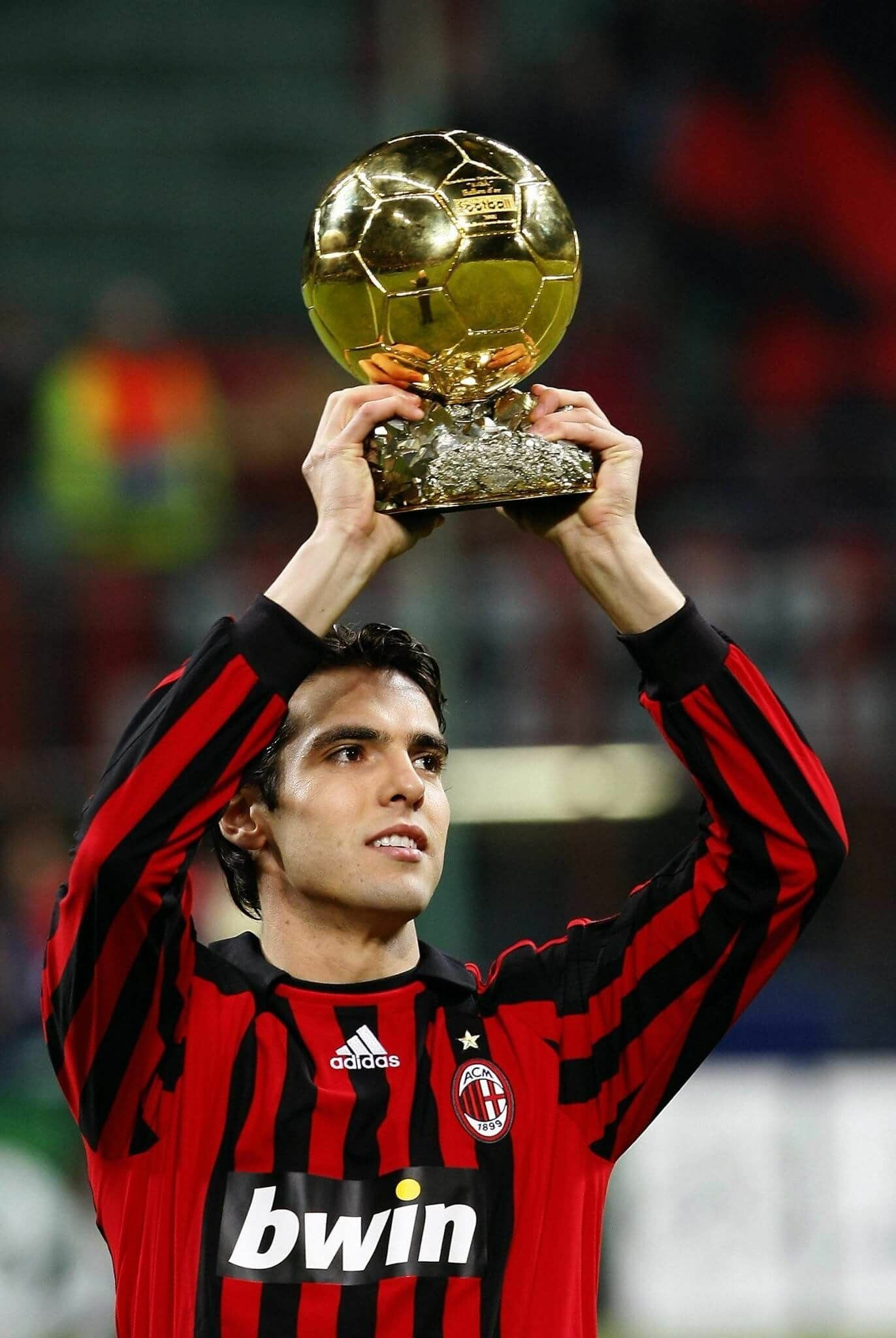 Kaká: Football player, He returned to AC Milan for a single season in 2013. 1380x2050 HD Background.