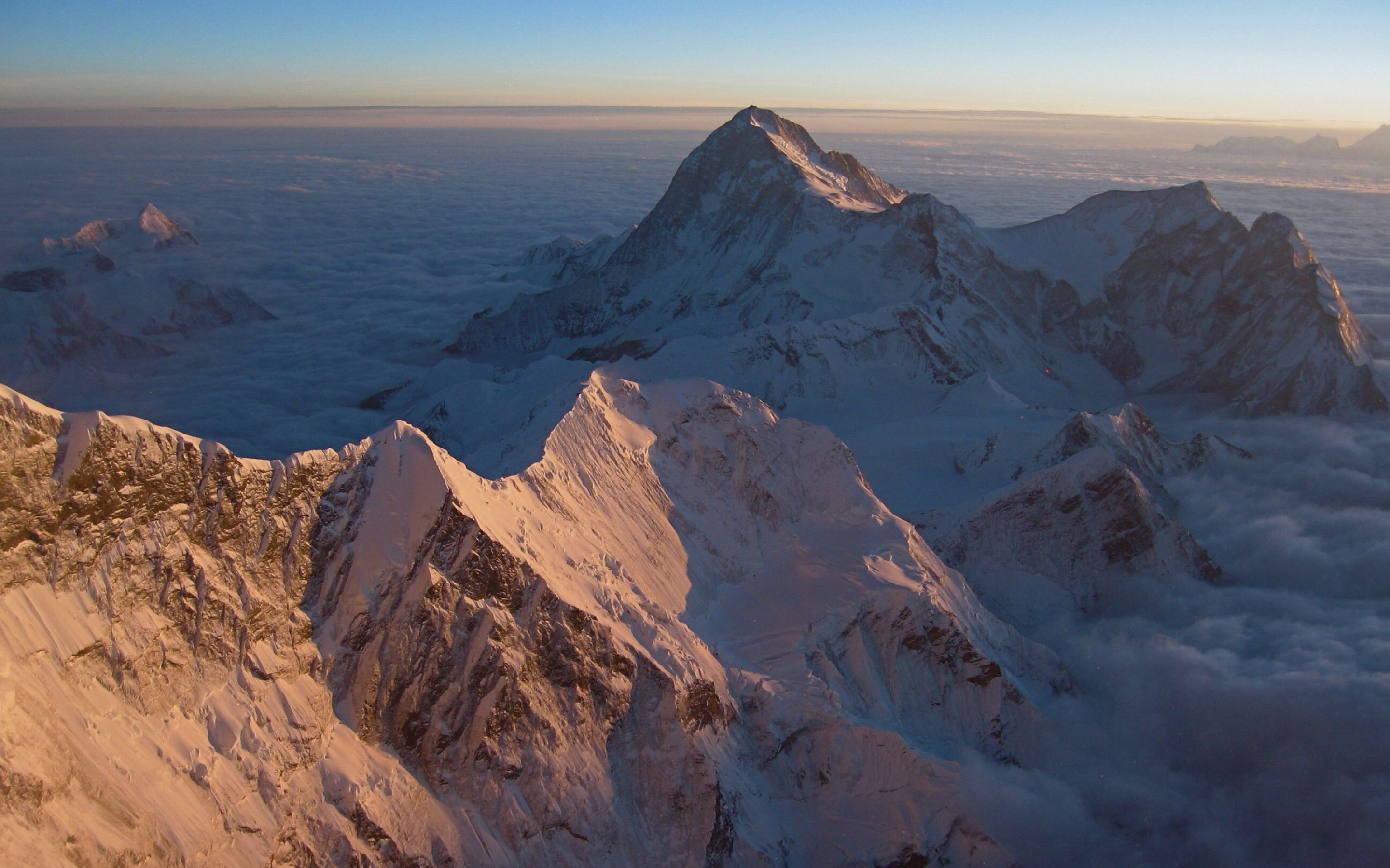 Mount Everest: Mountain, Lies in the Mahalangur Range of the Tibetan Plateau. 2880x1800 HD Wallpaper.