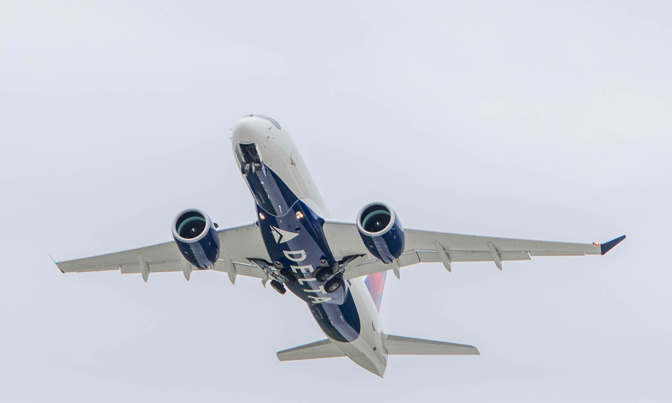 Delta Air Lines, Airbus A220, Cutting-edge technology, Passenger comfort, 2250x1350 HD Desktop