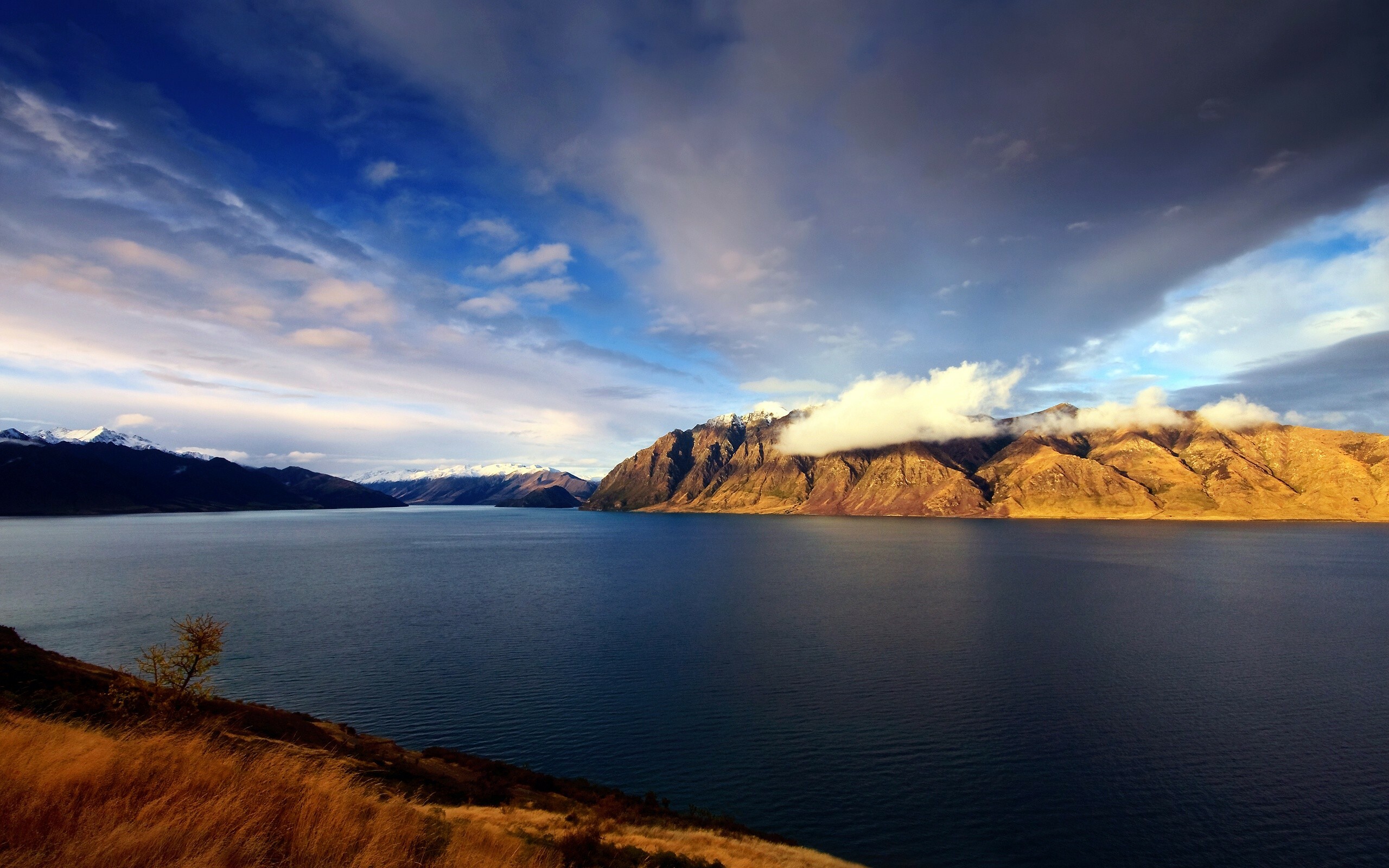 New Zealand: Lake Hawea, The South Island is the largest landmass of the country. 2560x1600 HD Background.