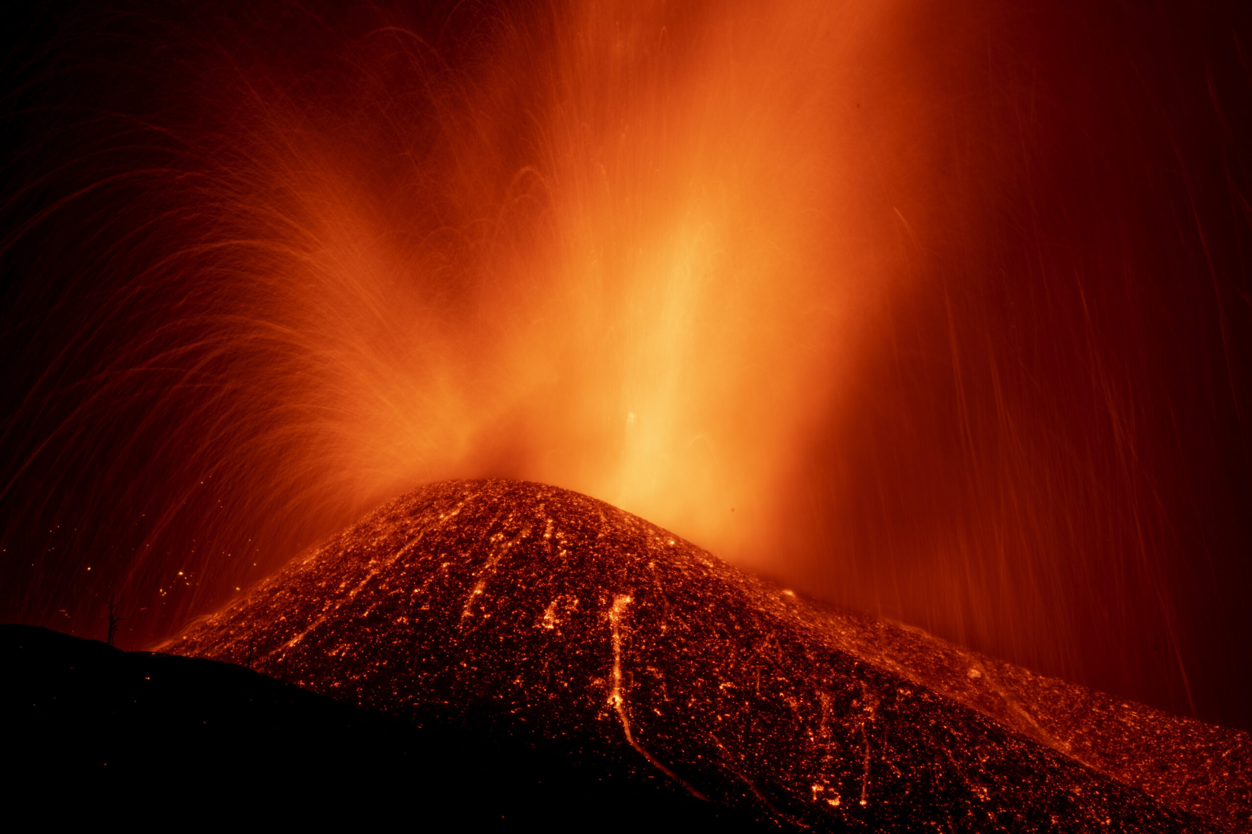 Mount Etna, Non-modeled perils, Insurance challenges, Natural disasters, 2560x1710 HD Desktop