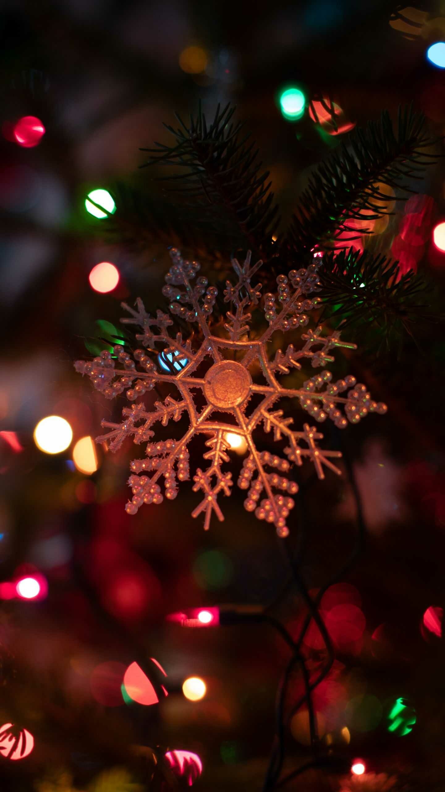 Christmas Lights: The first miniature holiday illumination was manufactured in Italy. 1440x2560 HD Wallpaper.
