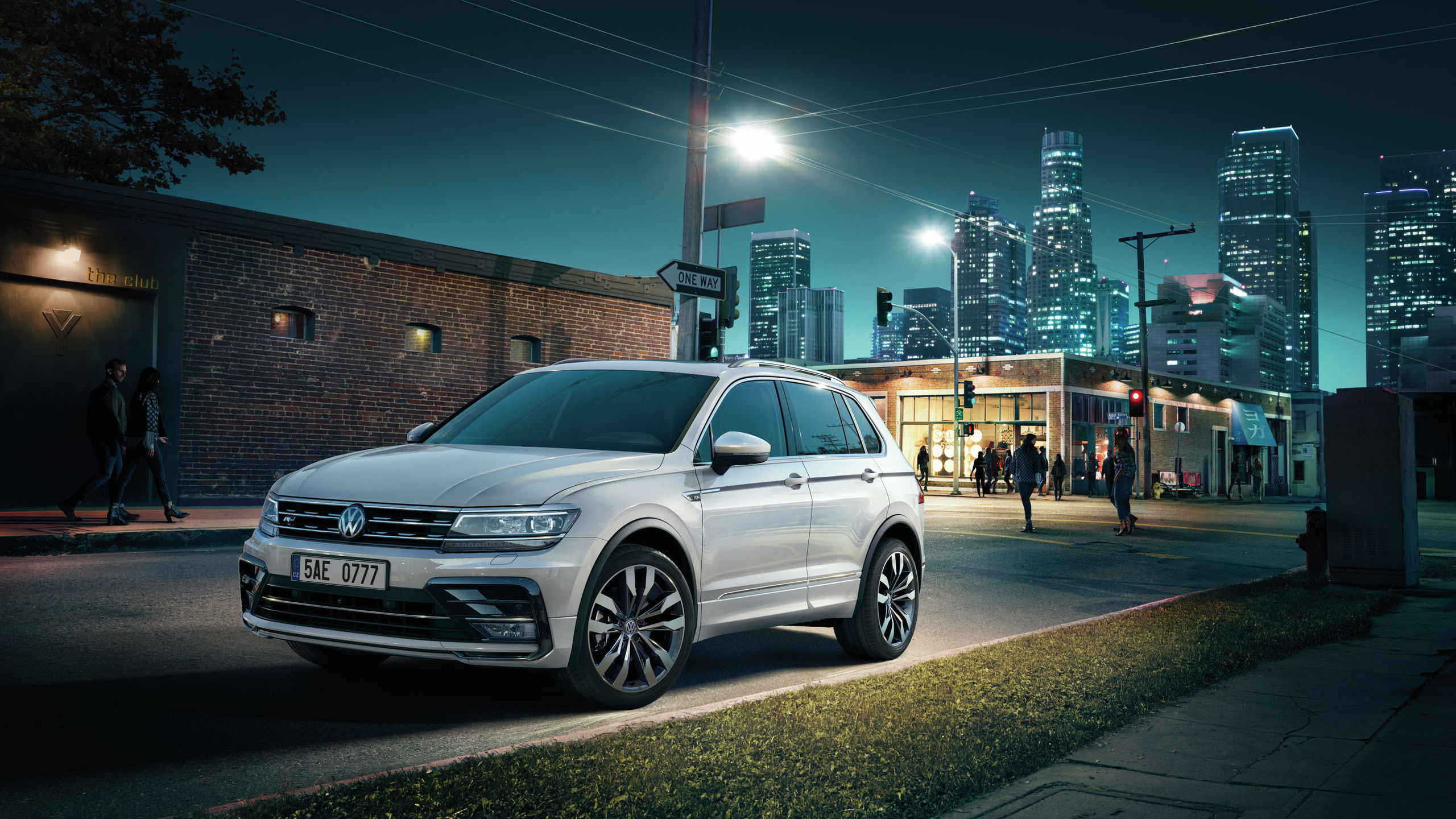 Volkswagen Tiguan, Car cityscape night, Street R-line, 2560x1440 HD Desktop