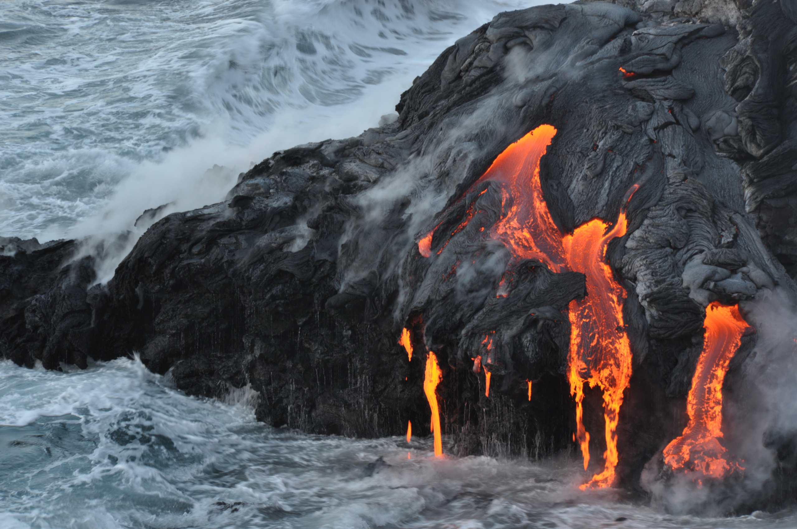 Hawaii Volcanoes National Park, Ocean entry of lava flow, Desktop and mobile, Volcanic wallpapers, 2560x1700 HD Desktop