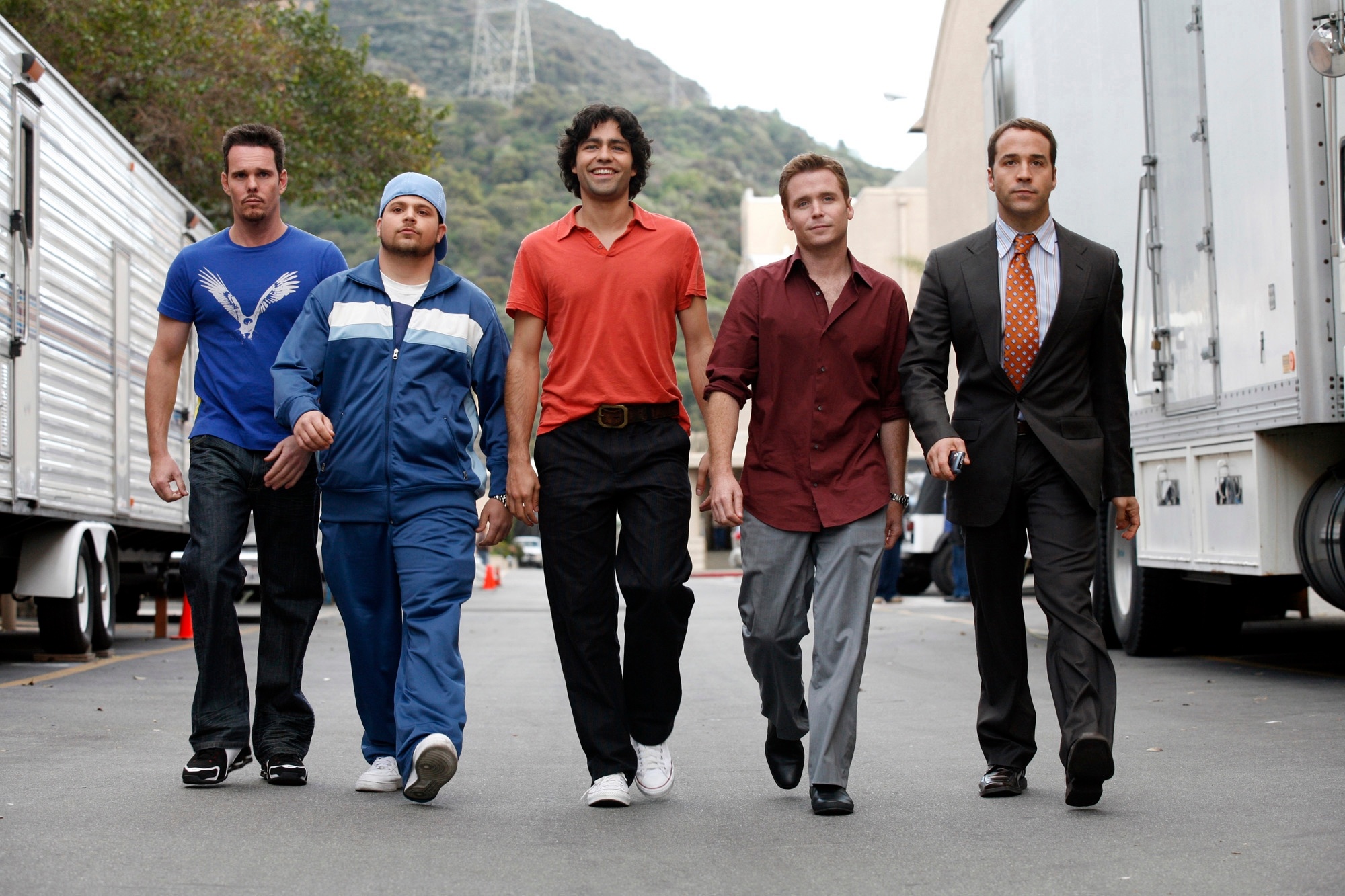 Entourage (TV Series): The show's premise is loosely based on Mark Wahlberg's experiences as an up-and-coming film star. 2000x1340 HD Wallpaper.