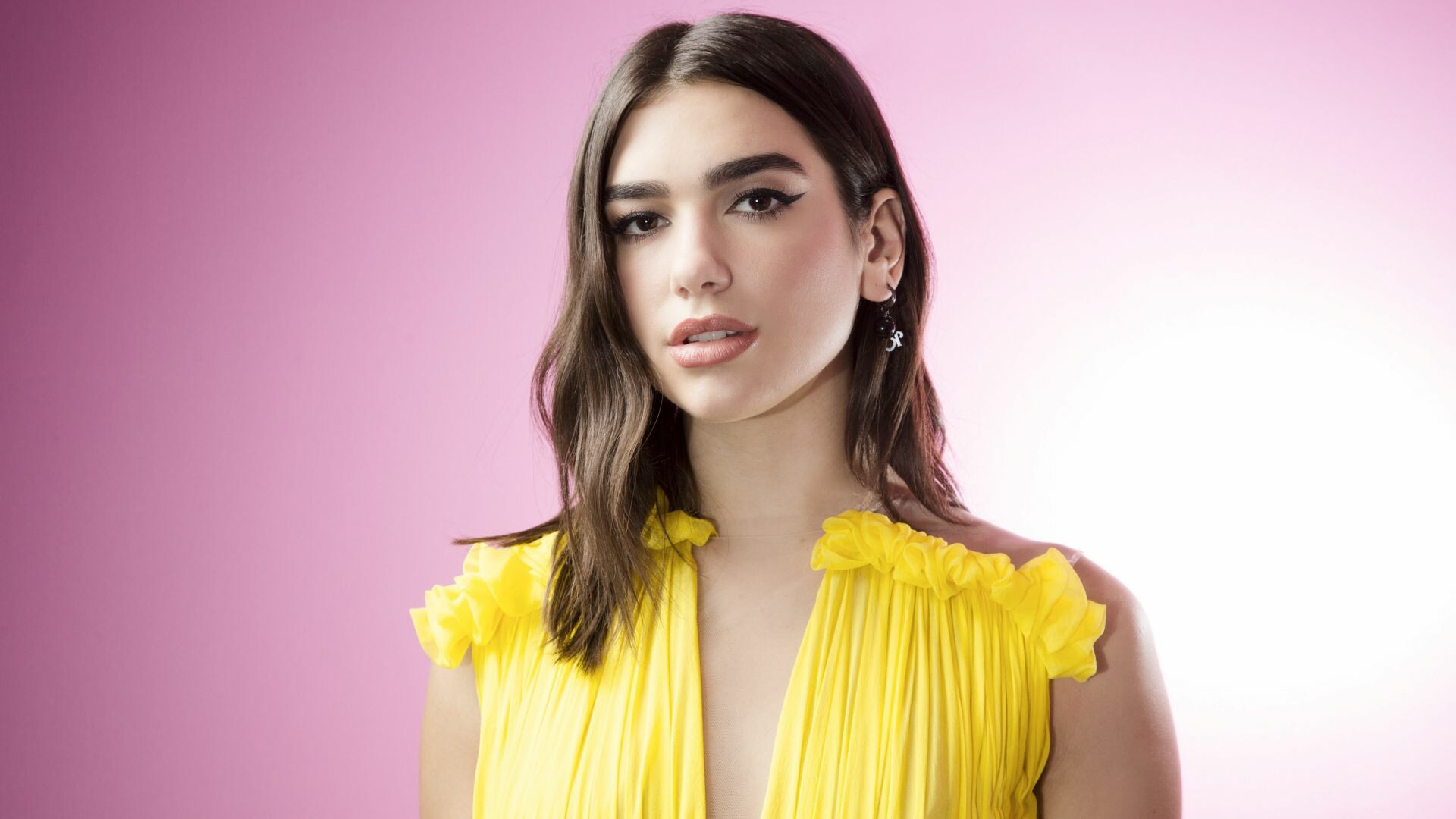 Dua Lipa: Released the second remix of "Levitating", featuring American rapper DaBaby, on 2 October 2020. 1920x1080 Full HD Wallpaper.