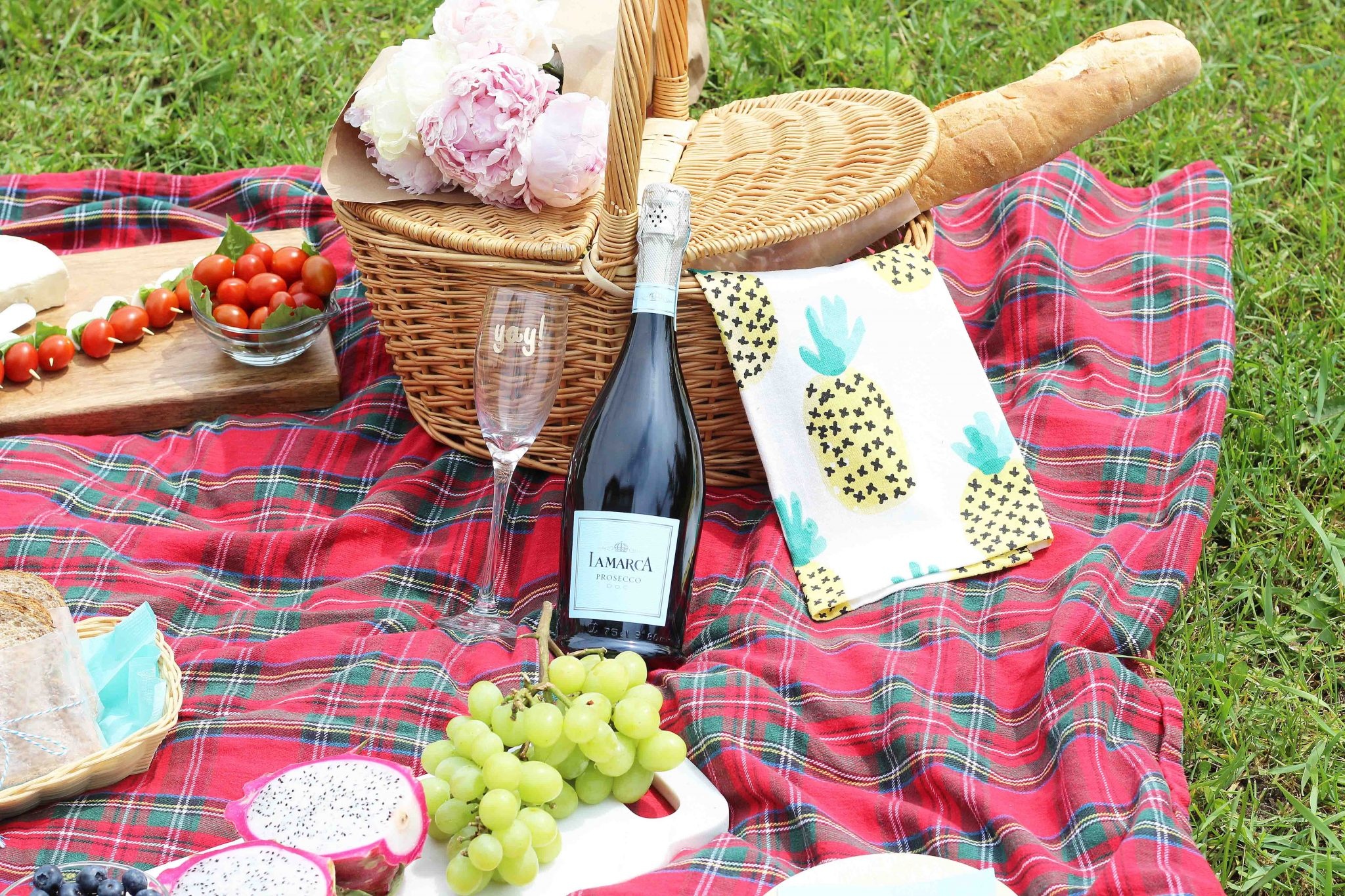 Summer picnic, La Marca Prosecco, Outdoor dining, Food, 2050x1370 HD Desktop