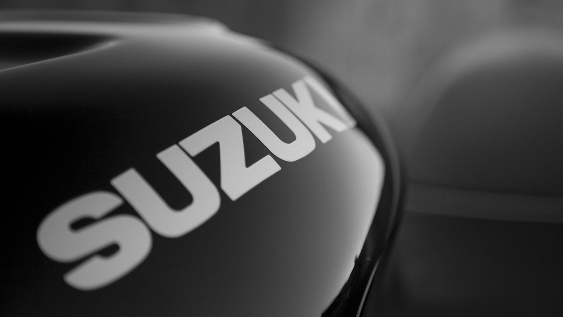 Suzuki, Dynamic design, Reliable performance, Versatile models, 1920x1080 Full HD Desktop