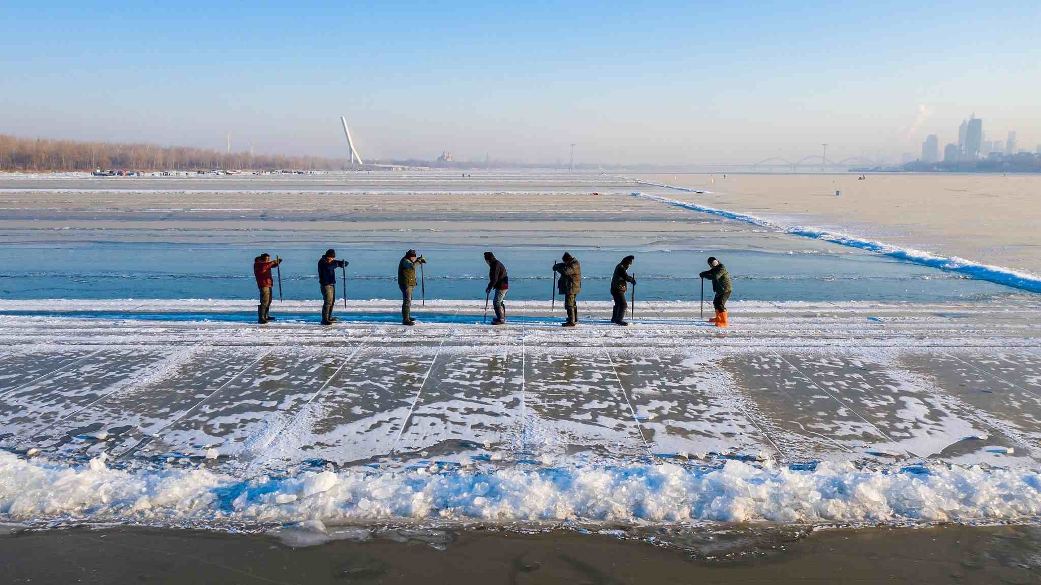 Sungari River, Ice and Snow Wonderland, Northeastern China, 2050x1160 HD Desktop