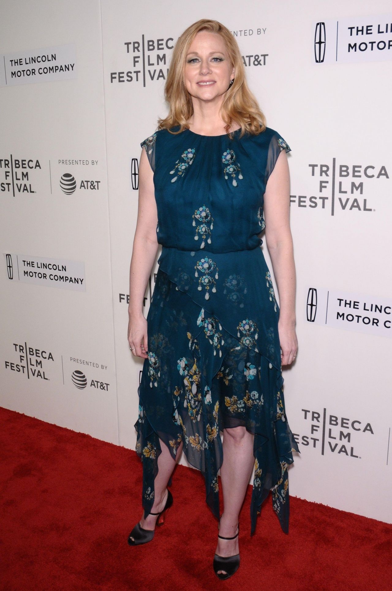 Laura Linney, Fashion inspiration, Style icon, Celeb outfits, 1280x1930 HD Phone