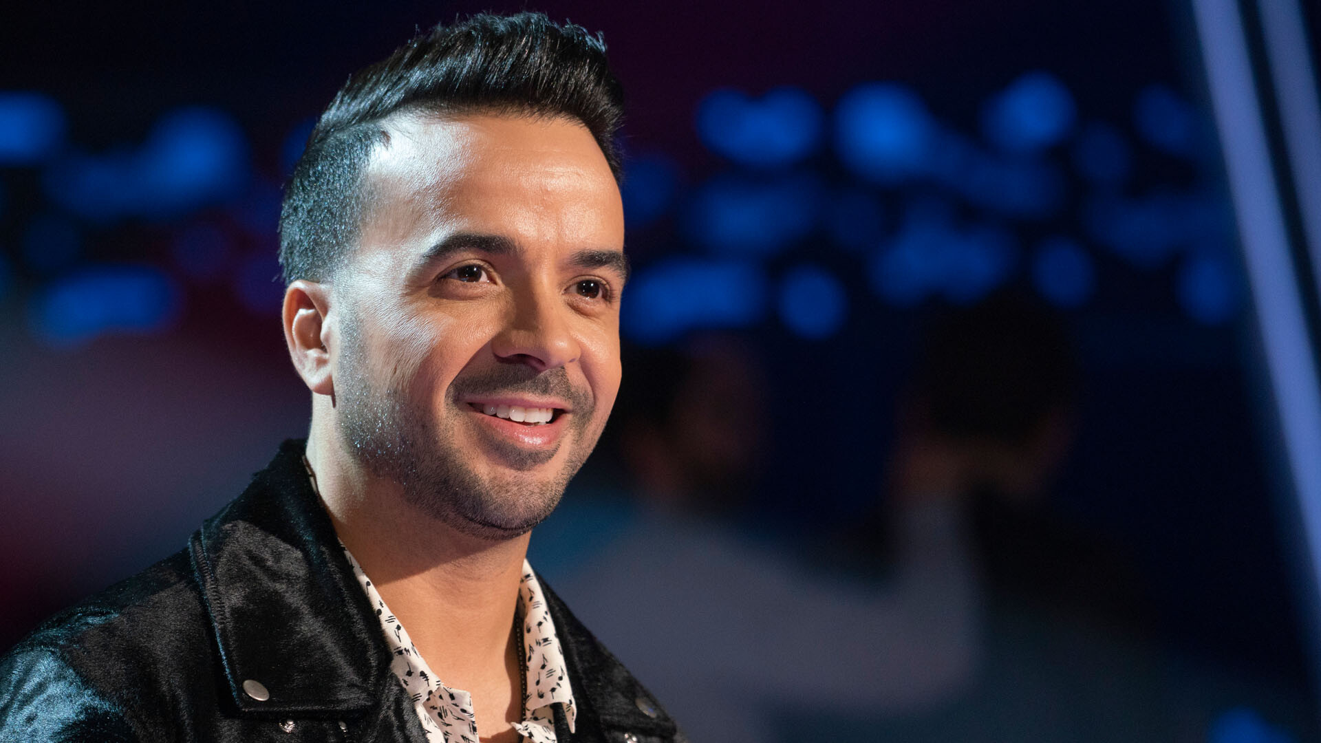 Luis Fonsi, Father-daughter duo, Passion for music, 1920x1080 Full HD Desktop