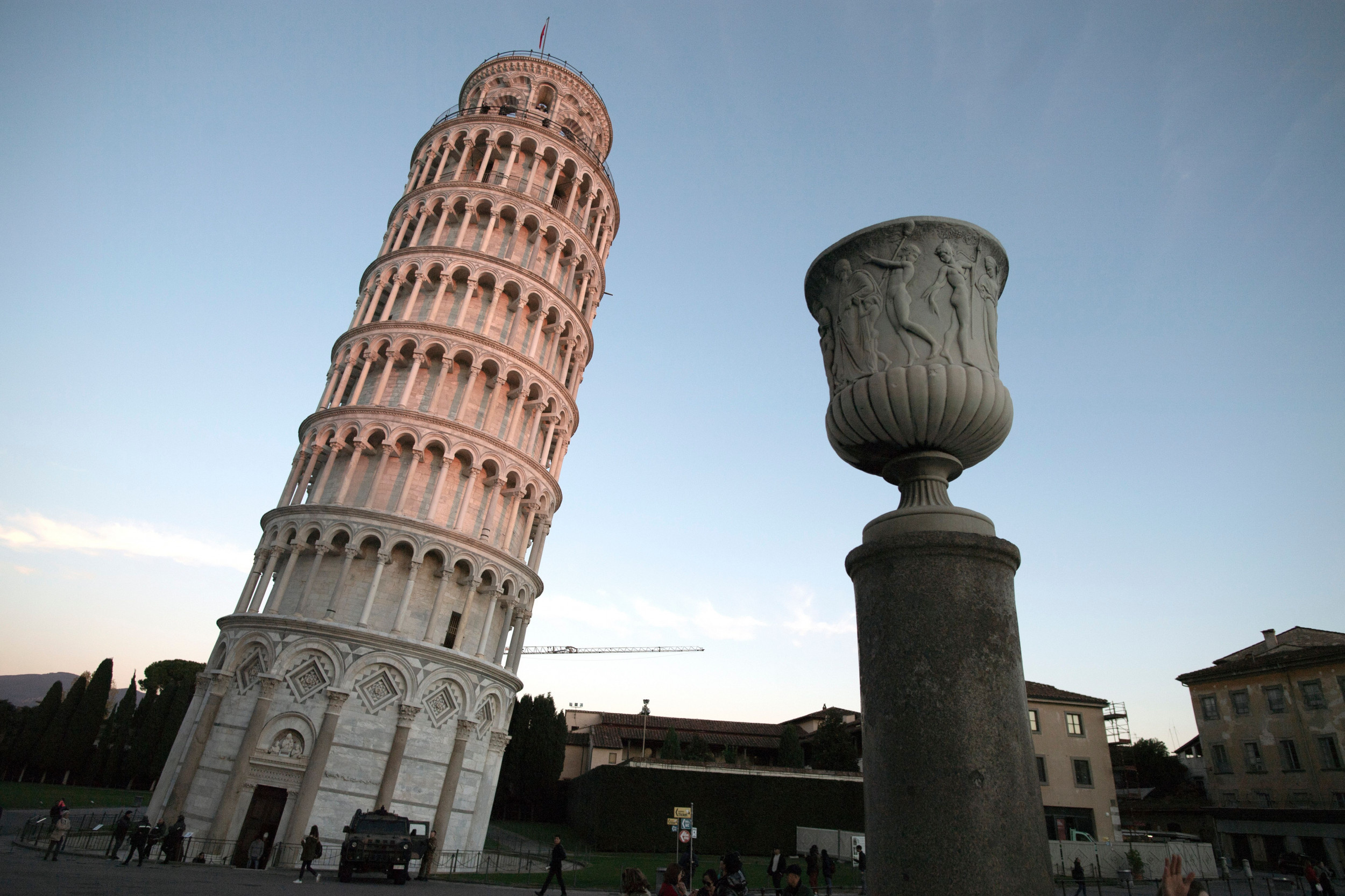 Leaning Tower of Pisa, Urban legend debunked, Famous landmark, Myth-busting, 2500x1670 HD Desktop