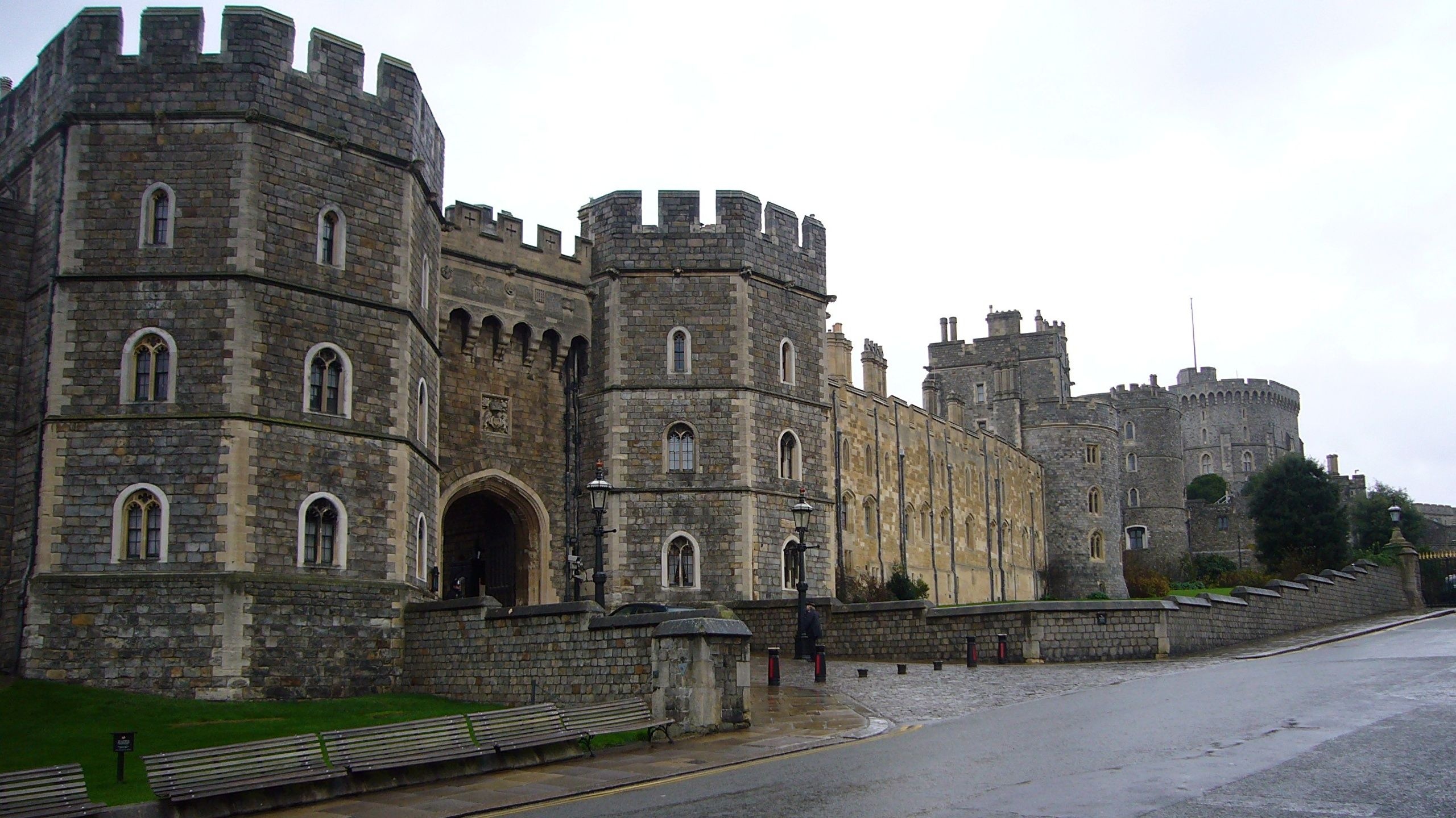 Windsor Castle, Historical landmark, Royal residence, English heritage, 2560x1440 HD Desktop
