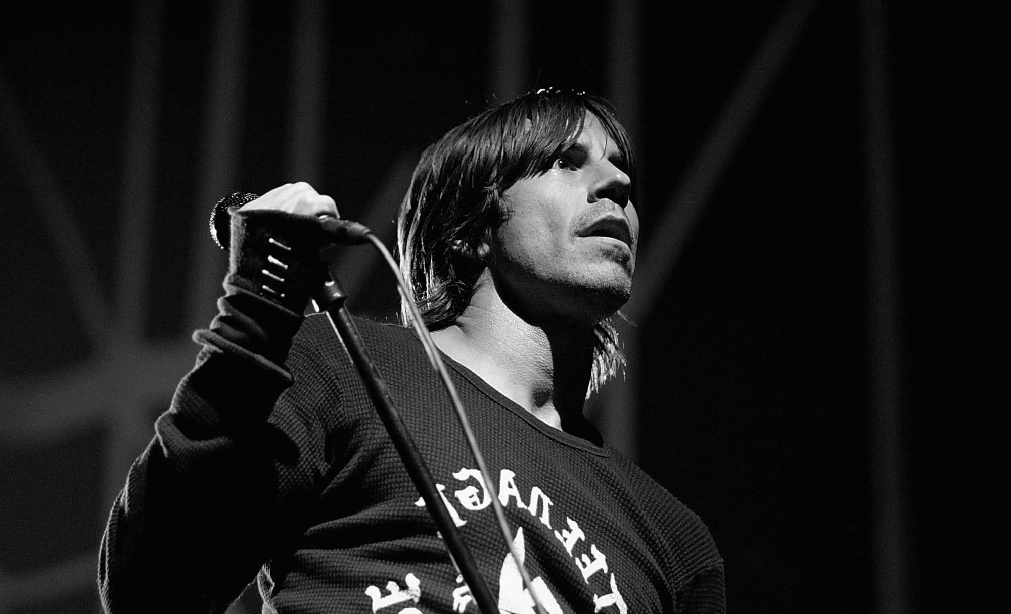 Red Hot Chili Peppers: Kiedis, Inducted into the Rock and Roll Hall of Fame in 2012. 2000x1220 HD Background.