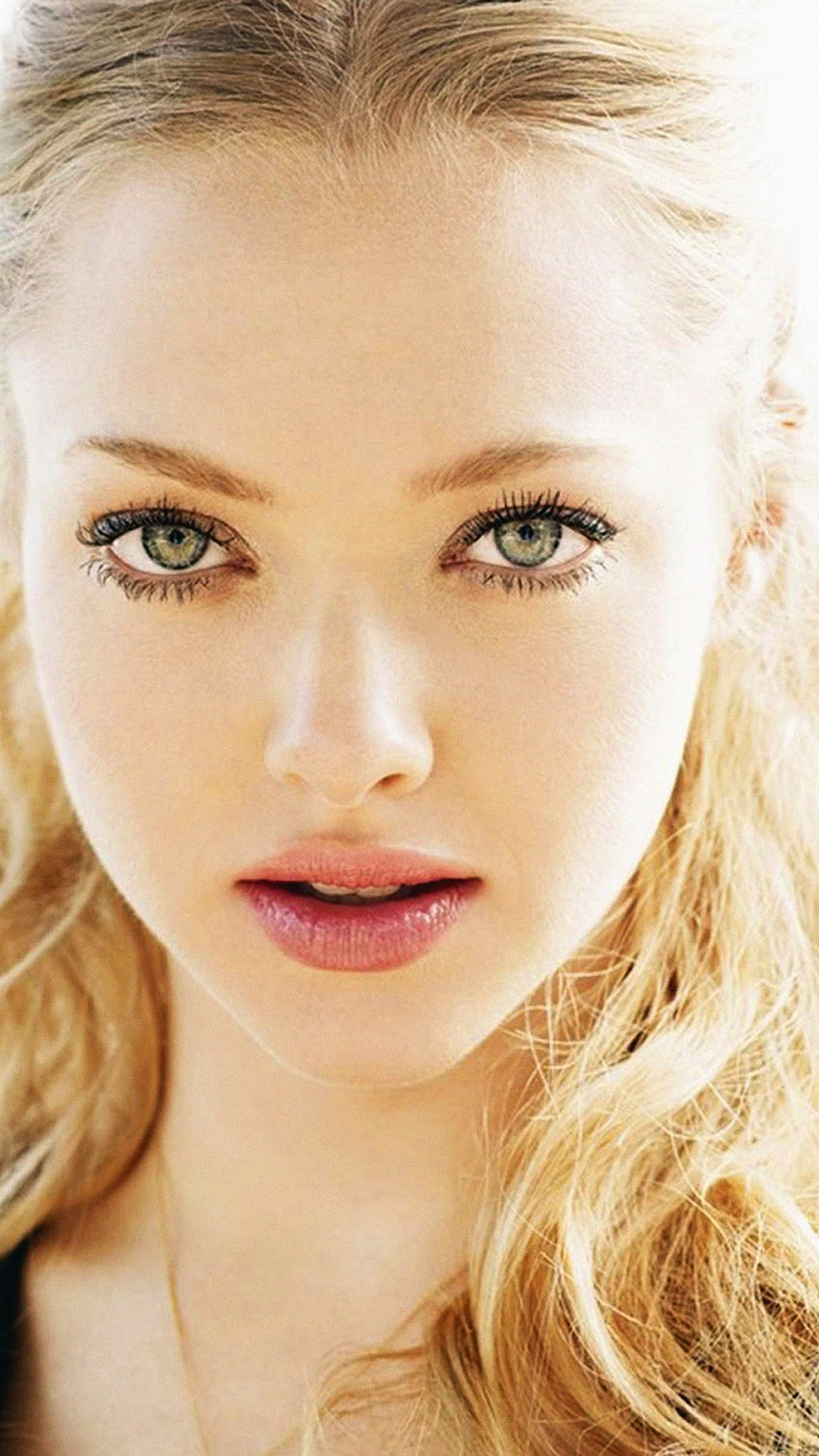 Amanda Seyfried, iPhone6papers, Lights face film, 1250x2210 HD Phone