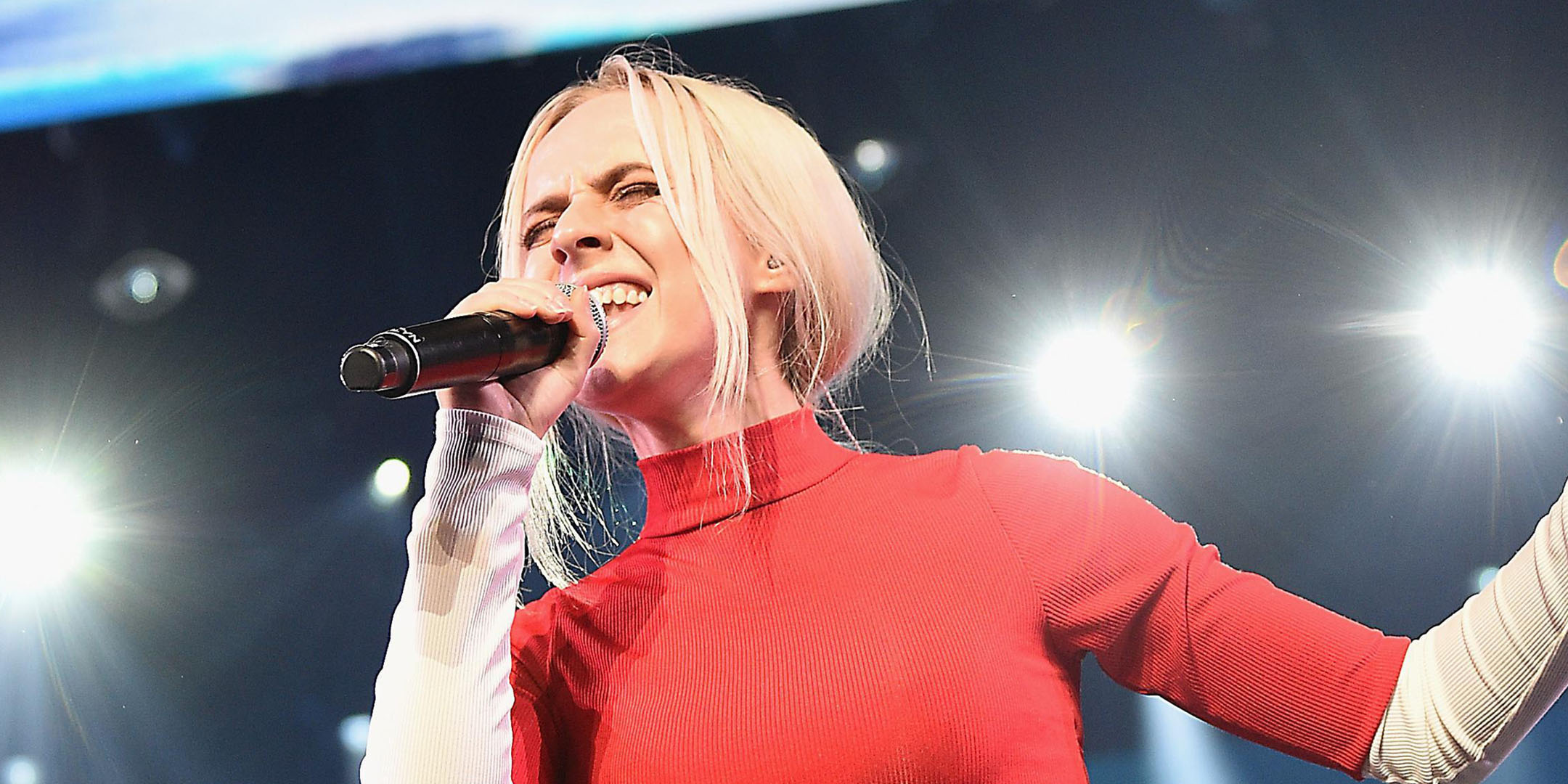 Madilyn Bailey, Captivating live shows, Unforgettable performances, Musical experience, 2160x1080 Dual Screen Desktop