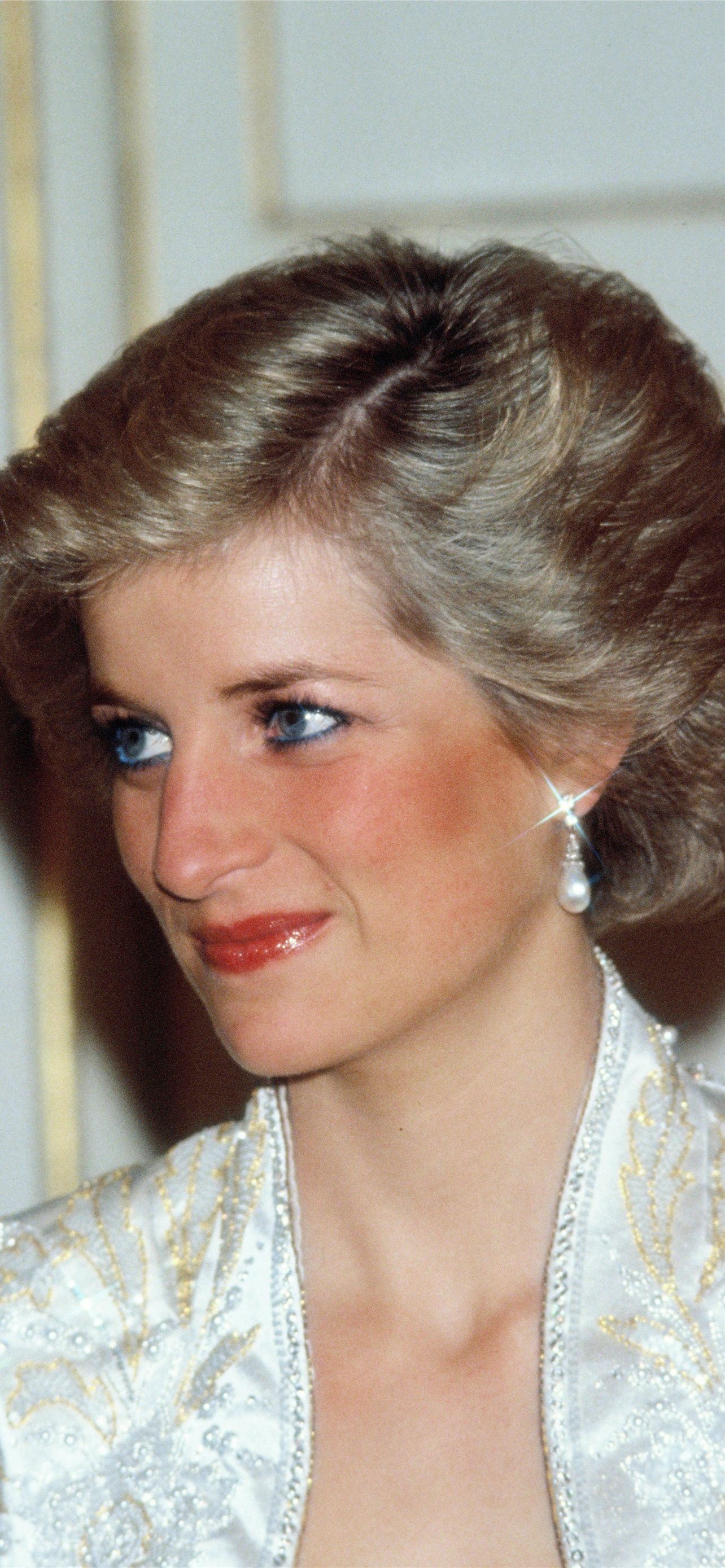 Princess Diana: Princess, A leader of fashion in the 1980s and 1990s. 1290x2780 HD Wallpaper.
