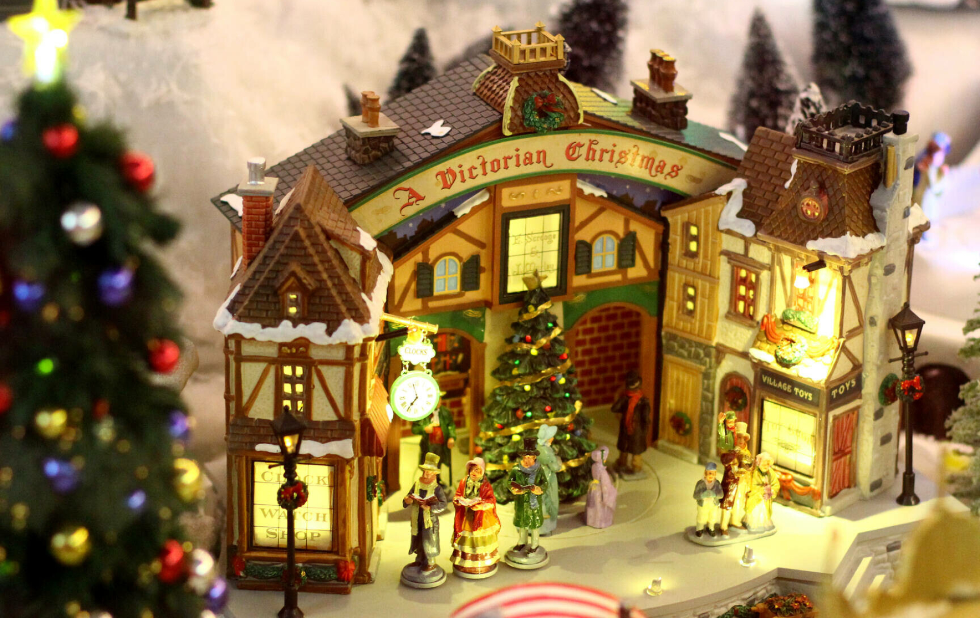 Weihnachtsdorf, gesammeltes Spielzeug, Feiertagsdekorationen, festliche Atmosphre, 1920x1220 HD Desktop