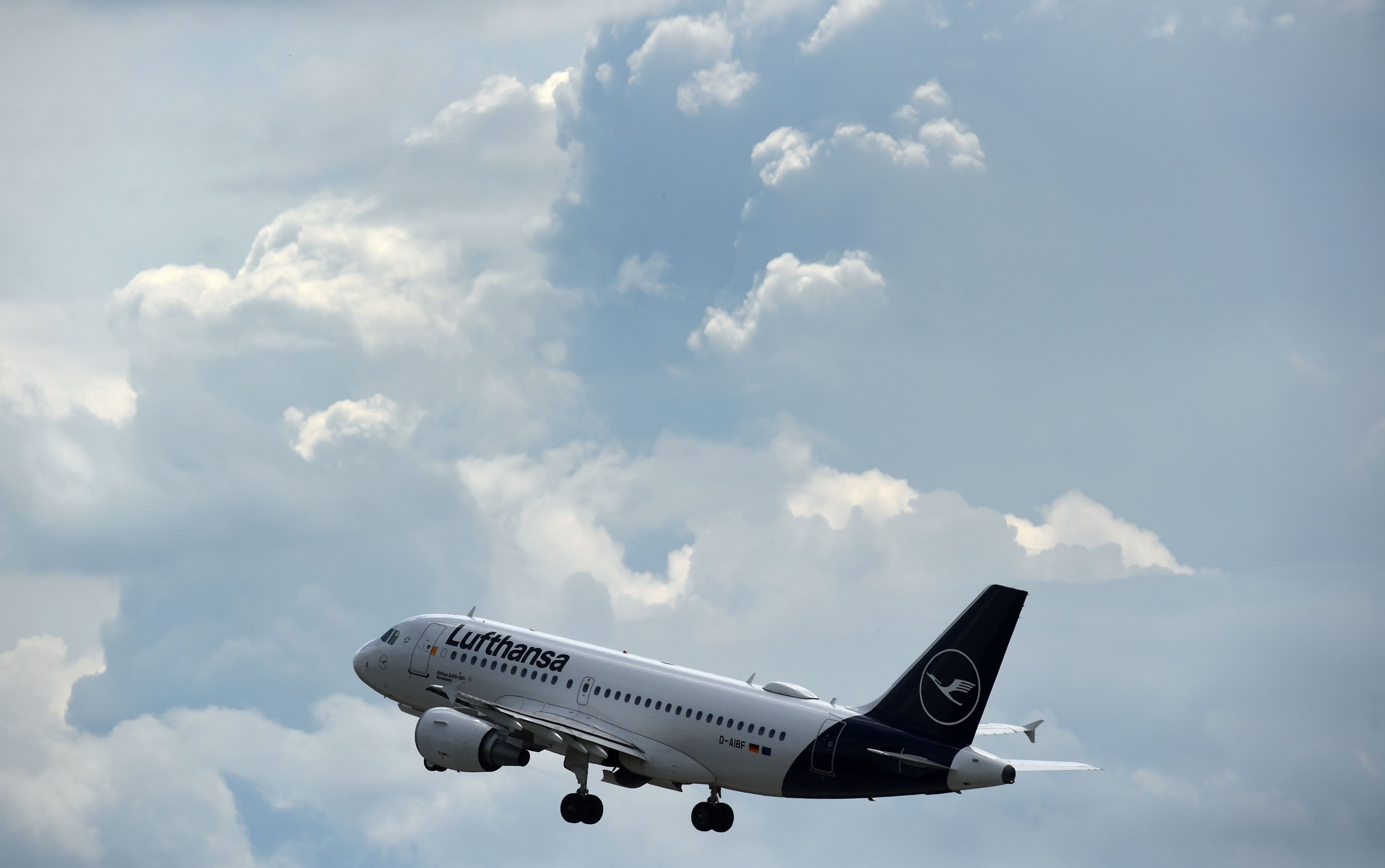 Munich International Airport, Lufthansa, Air travel, Revenue drops, 3000x1890 HD Desktop